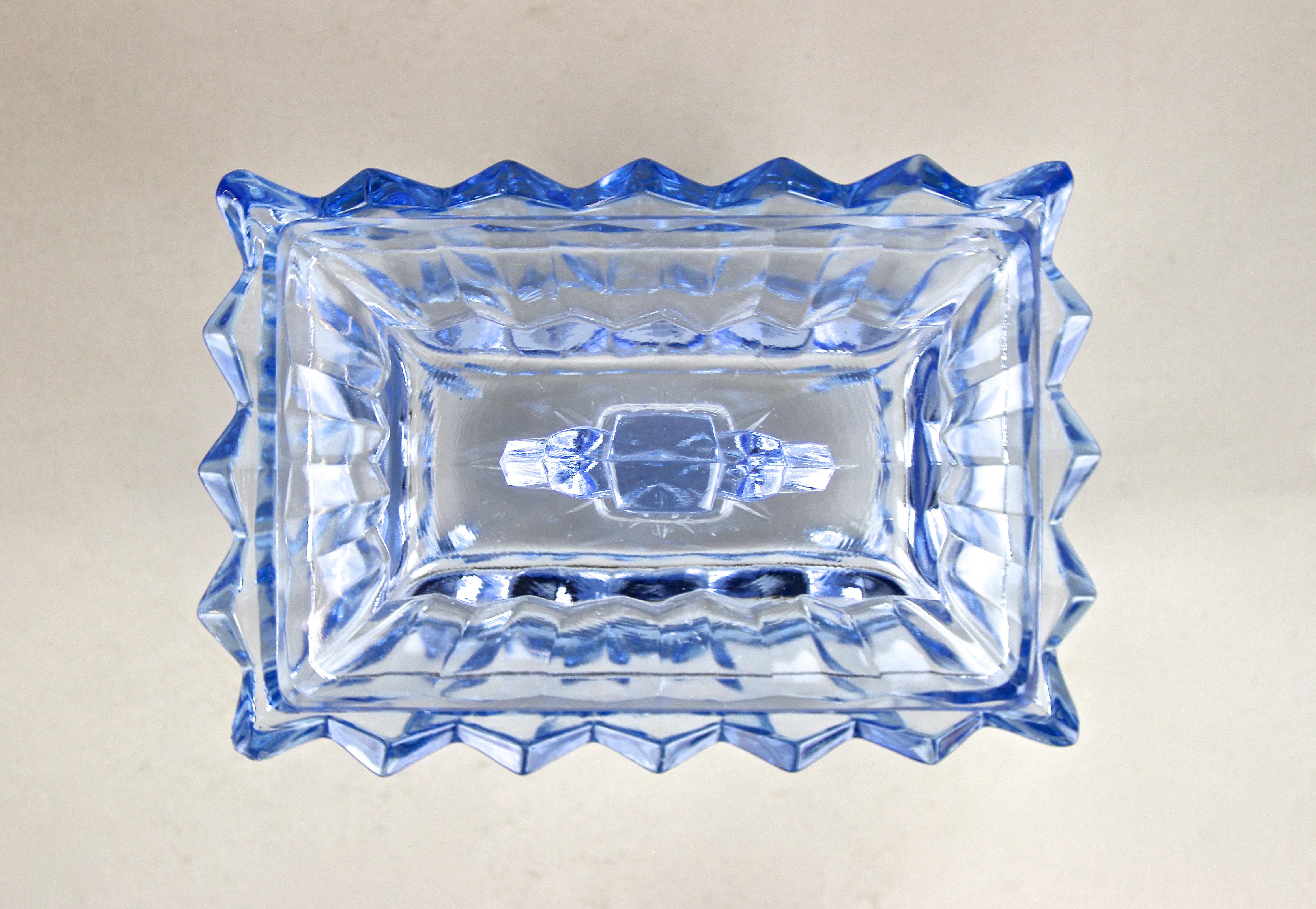 Boîte en verre bleu Art Déco avec couvercle, Autriche, vers 1920 en vente 8