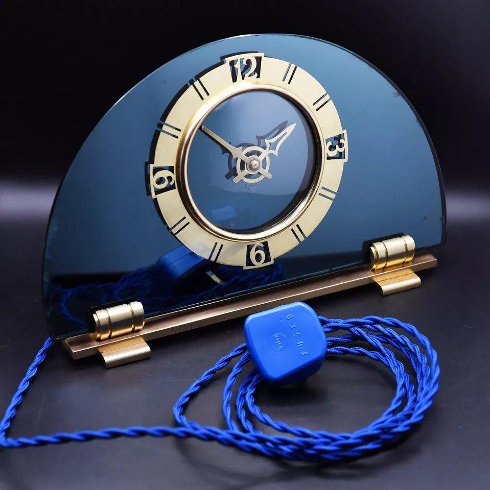 Electric Mantle-Uhr aus blauem Glas und Messing im Art déco-Stil, von Smiths, um 1930 im Zustand „Gut“ im Angebot in Devon, England