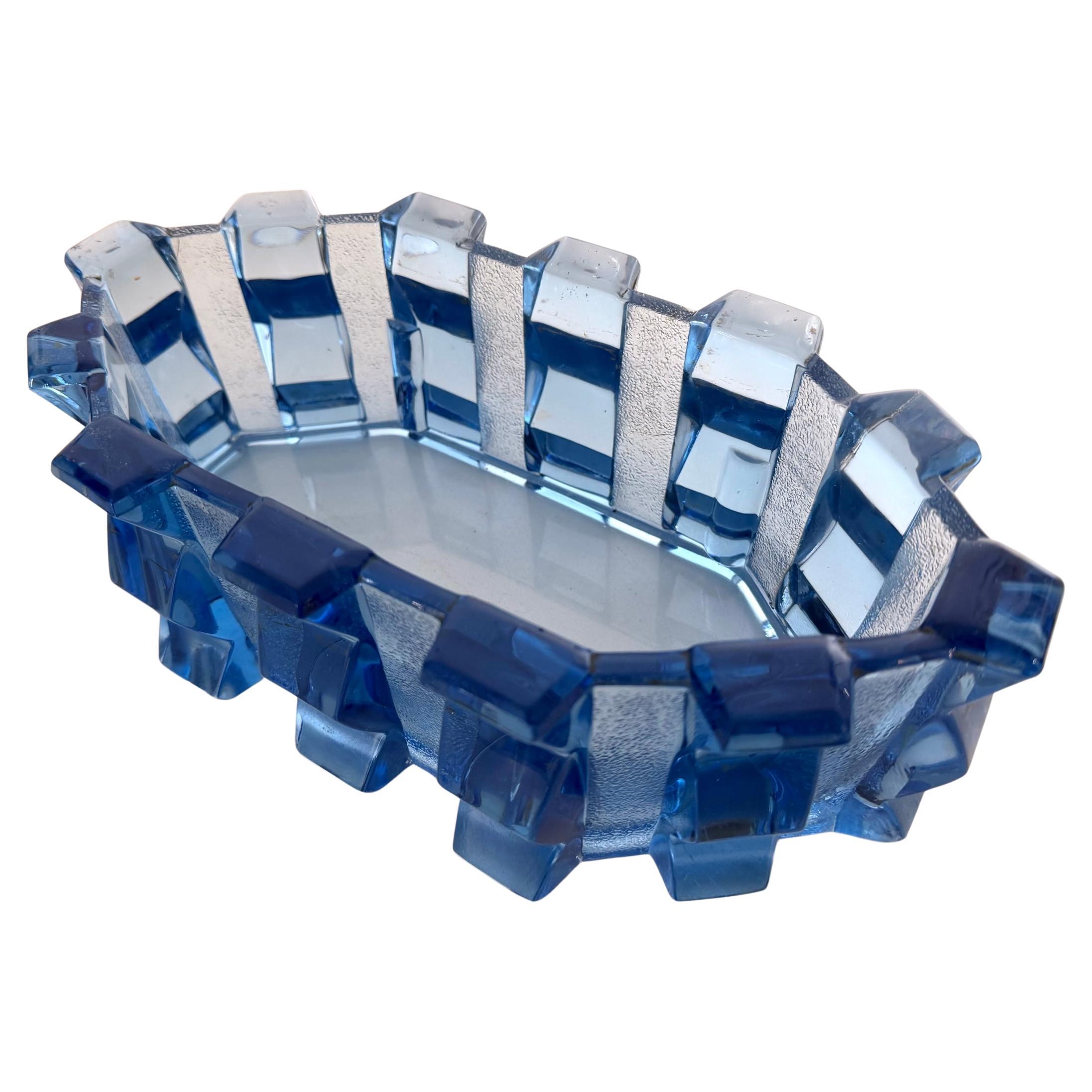 What does glass mean in art?