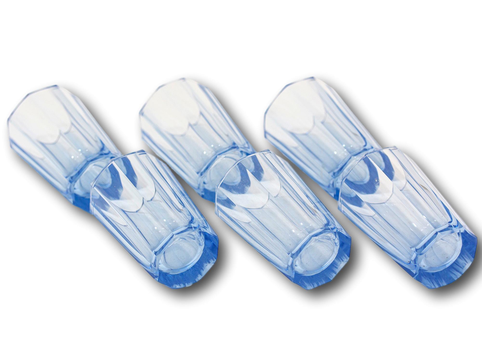 Verre Set de carafes Art Déco en verre bleu en vente