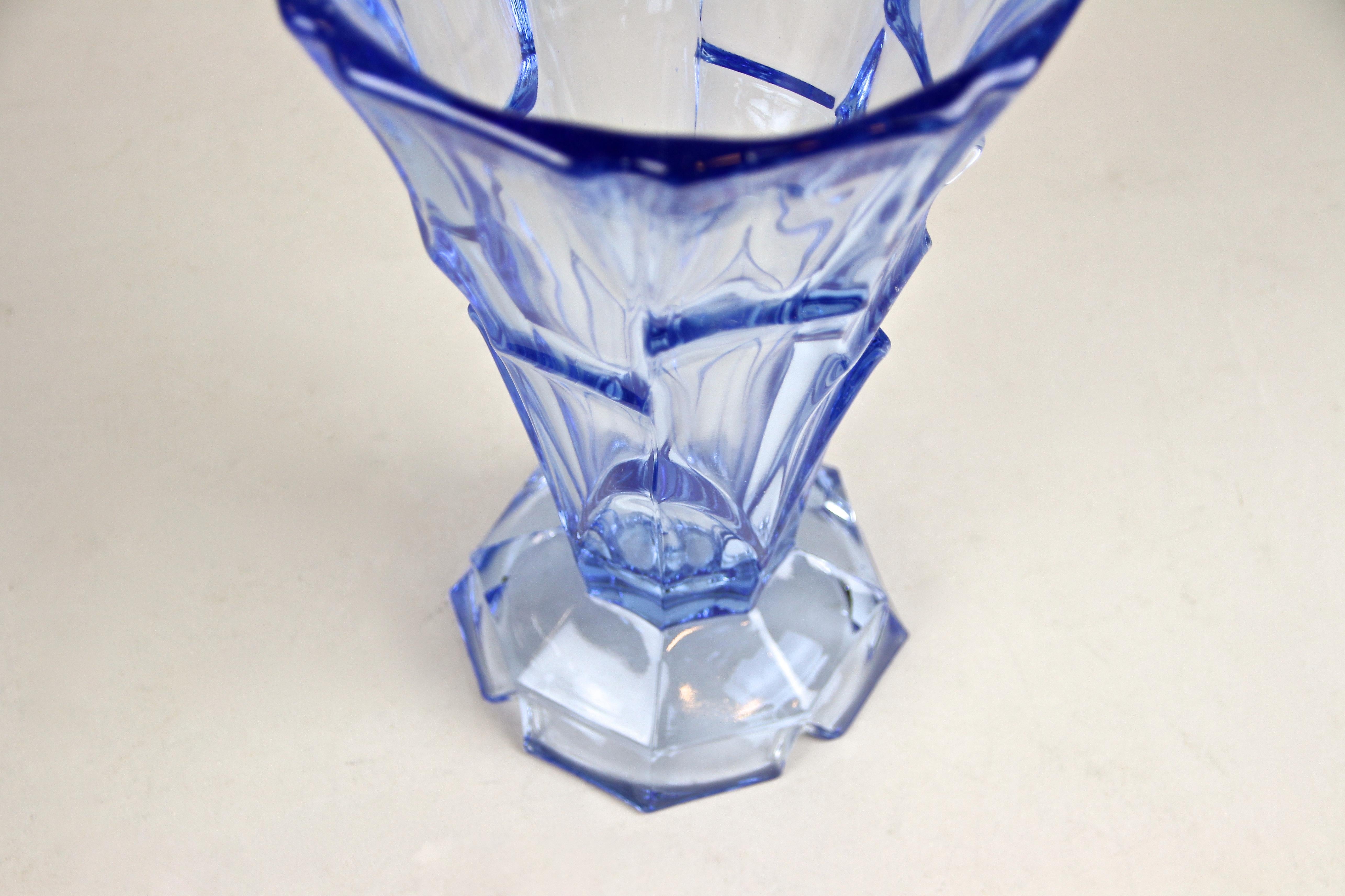 Art Deco Blue Glass Vase, Austria, circa 1920 For Sale 4