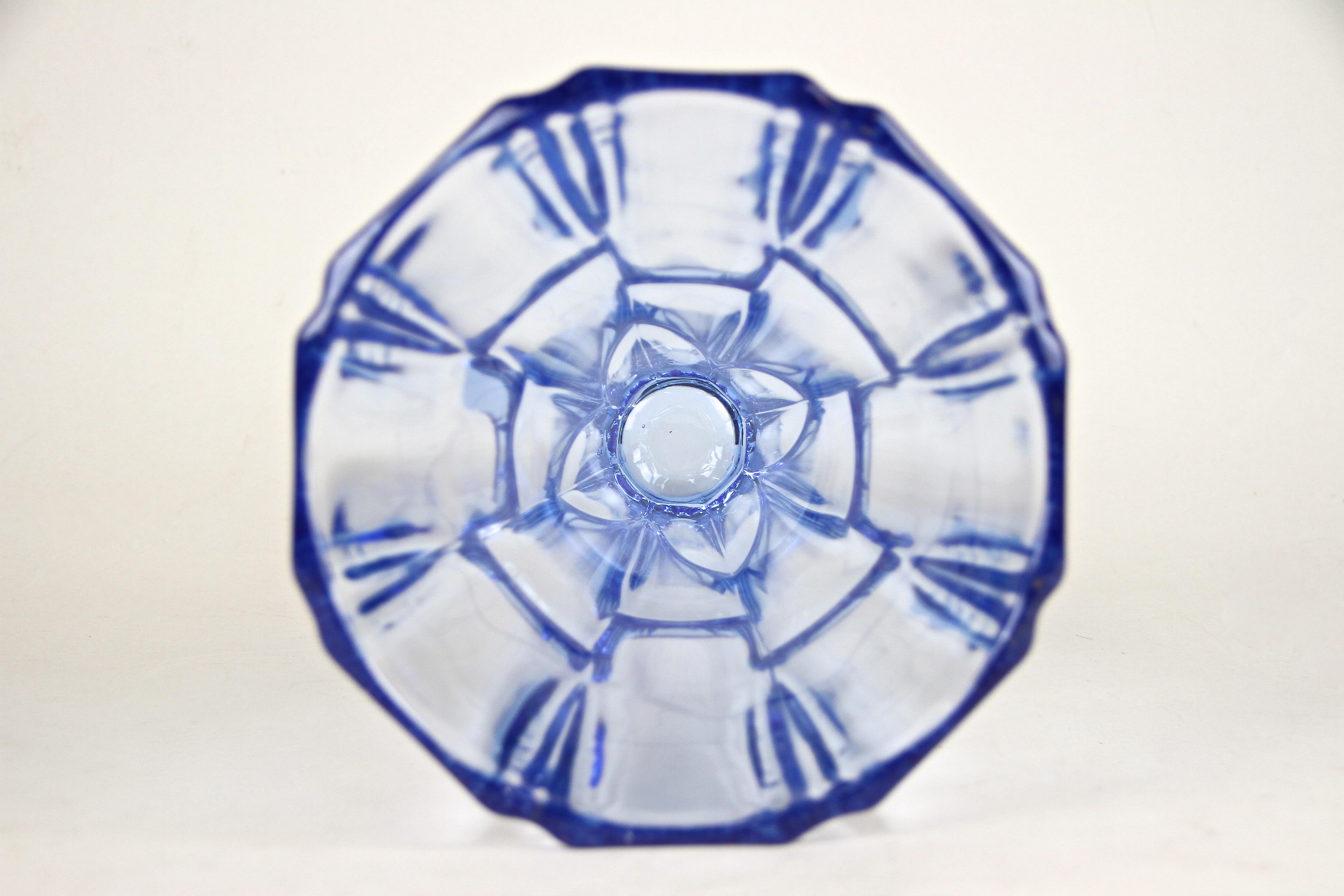 Art Deco Blue Glass Vase, Austria, circa 1920 In Good Condition For Sale In Lichtenberg, AT