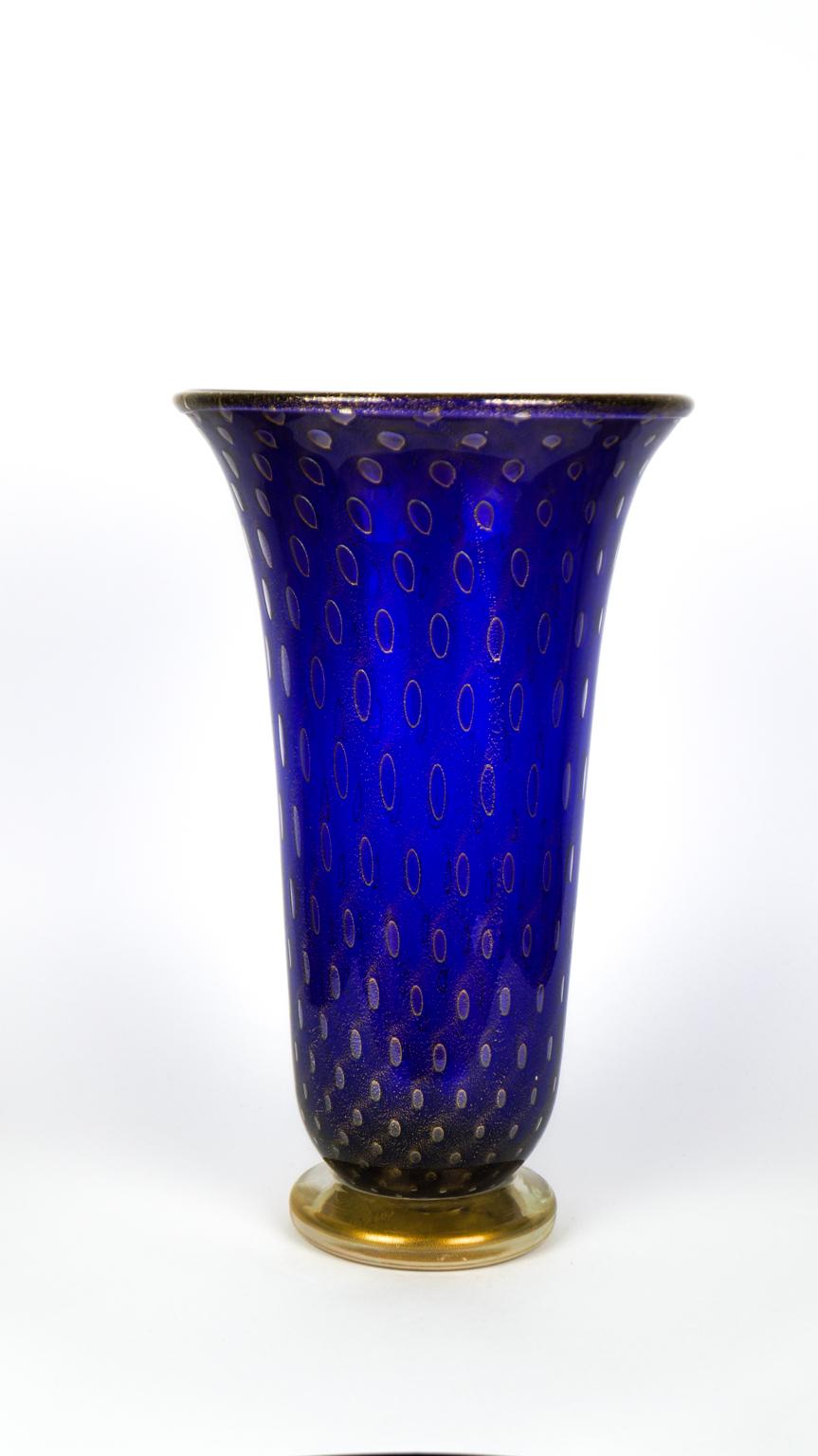 Handmade blue Murano glass vase with 24-karat gold decorations and inner bubbles.
Work performed by Murano artisan Stefano Mattiello. 
Vase signed with cold engraving by artist. 

An original Murano glass vase represents the symbol of an art and