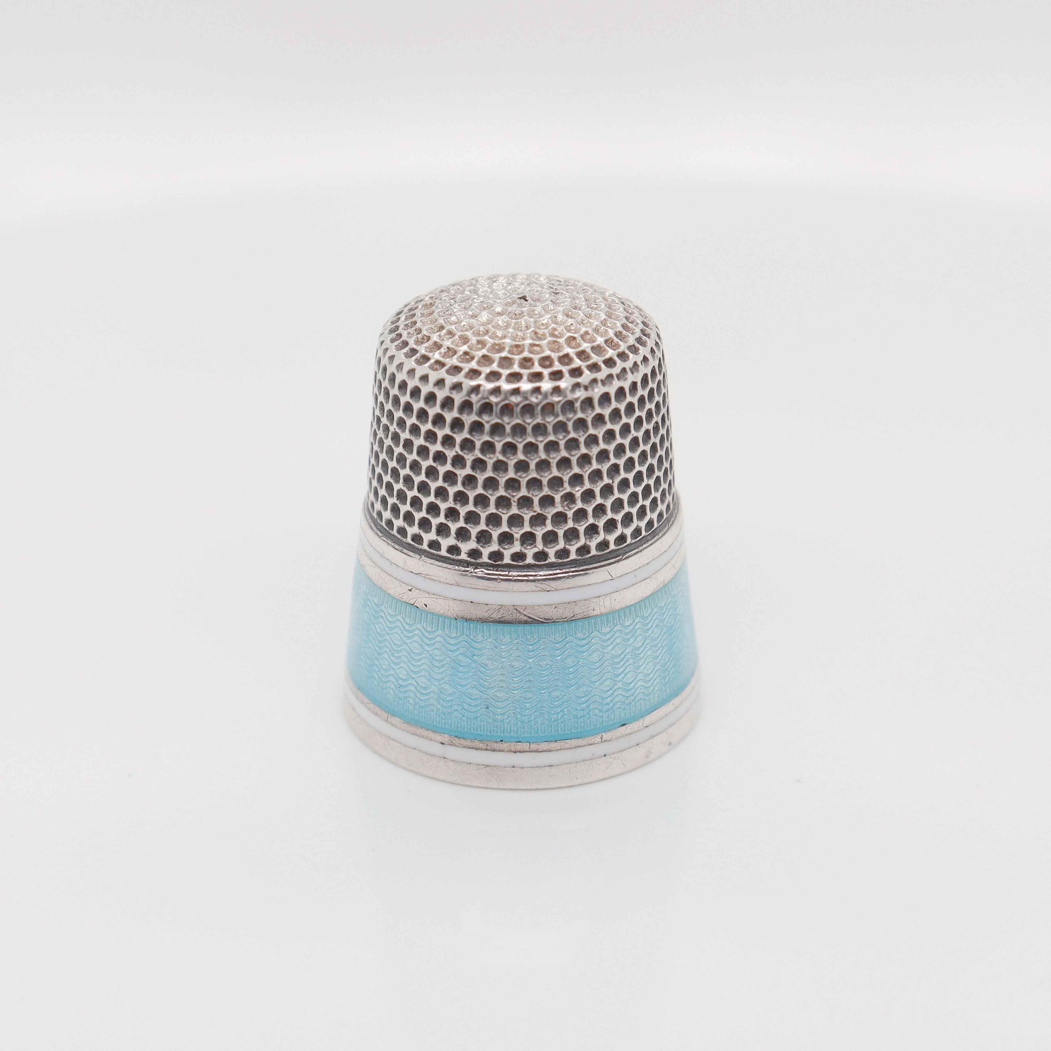 picture of a sewing thimble