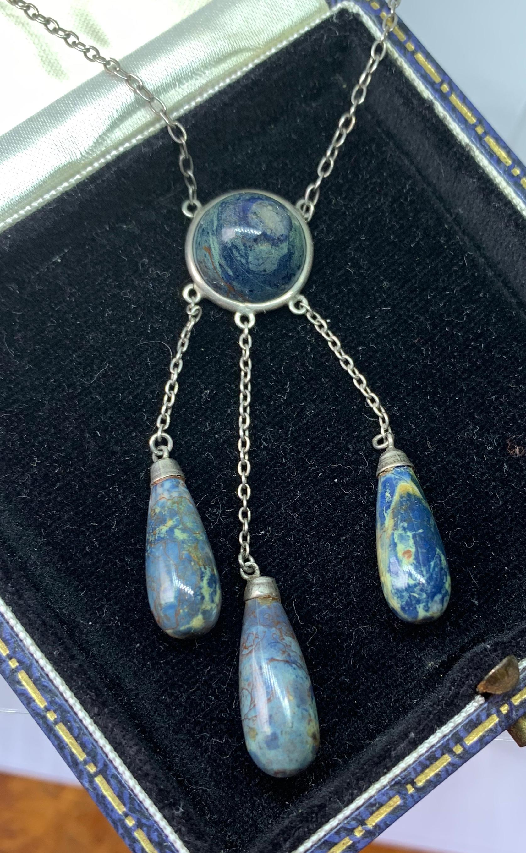 Art Deco Blue Jasper Silver Drop Negligee Pendant Necklace In Good Condition In New York, NY