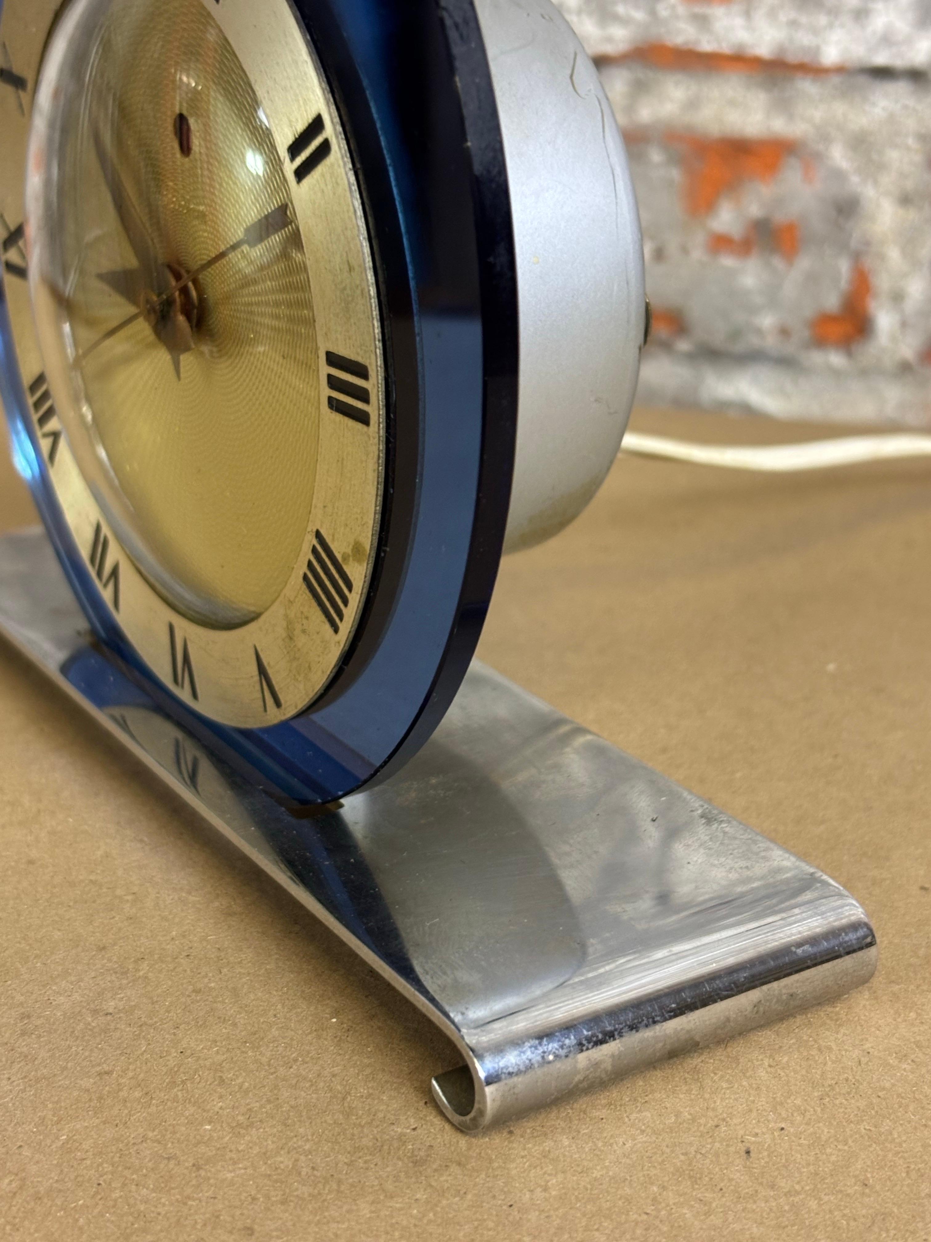Art Deco Blue Mirror Telechron Clock In Good Condition For Sale In Philadelphia, PA
