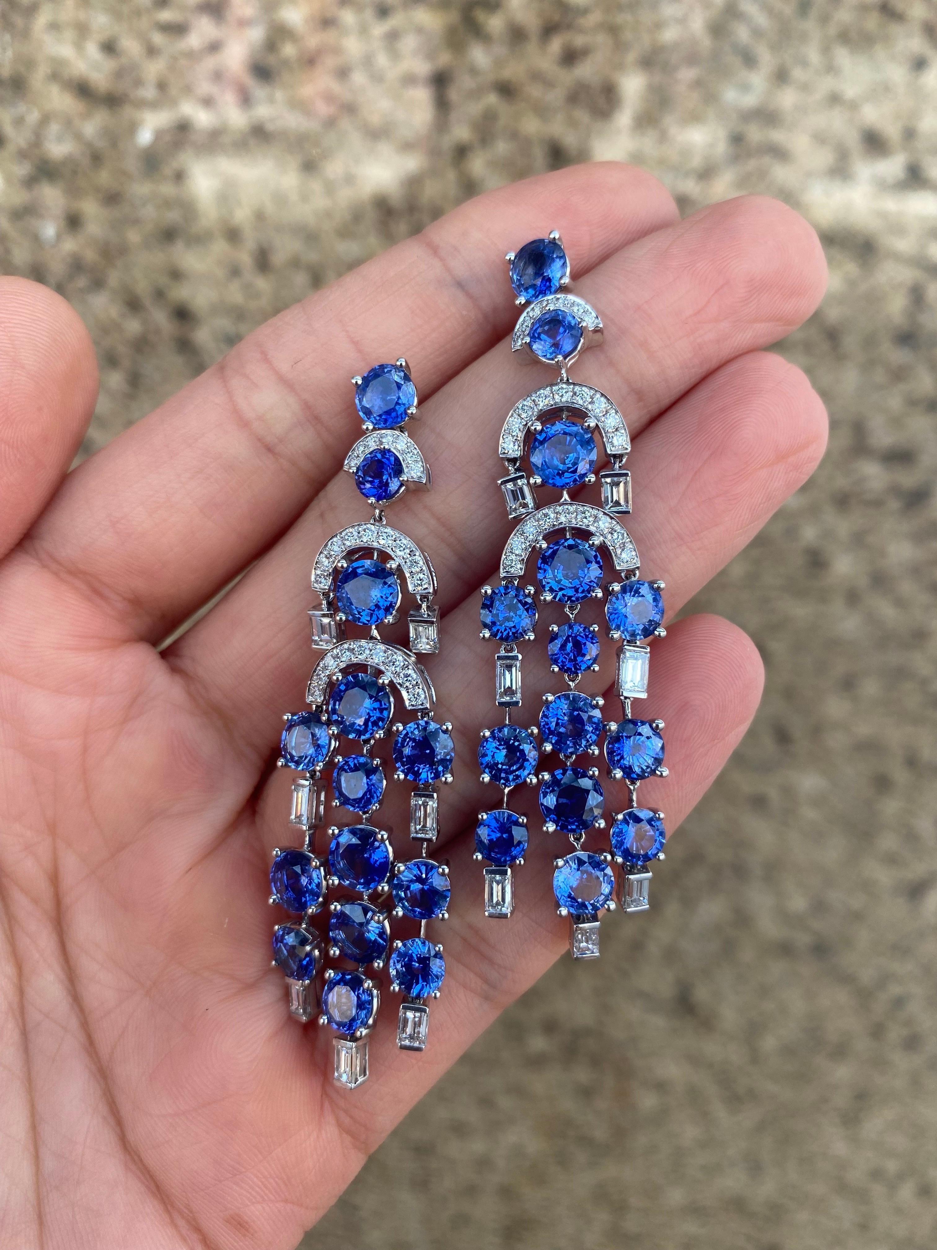 A pair of stunning, natural round shaped Blue Sapphire and Diamond dangle earrings, all sent in solid 18K White Gold. The earrings are made very carefully to be light weight, but still making the earrings look very elaborate from the art-deco era.