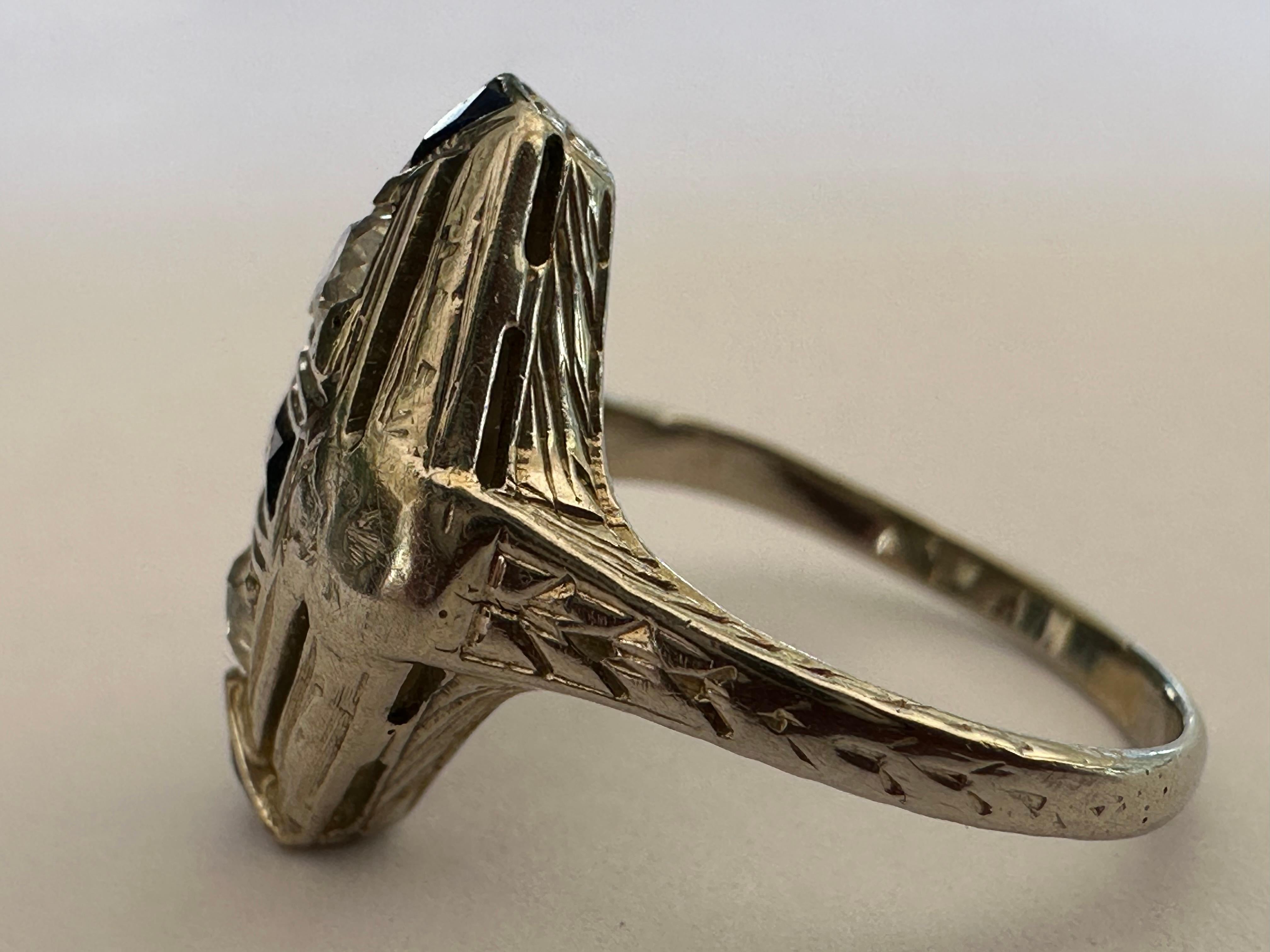Navette Rosay Art Deco Ring mit blauem Saphir und Diamant  (Art déco) im Angebot