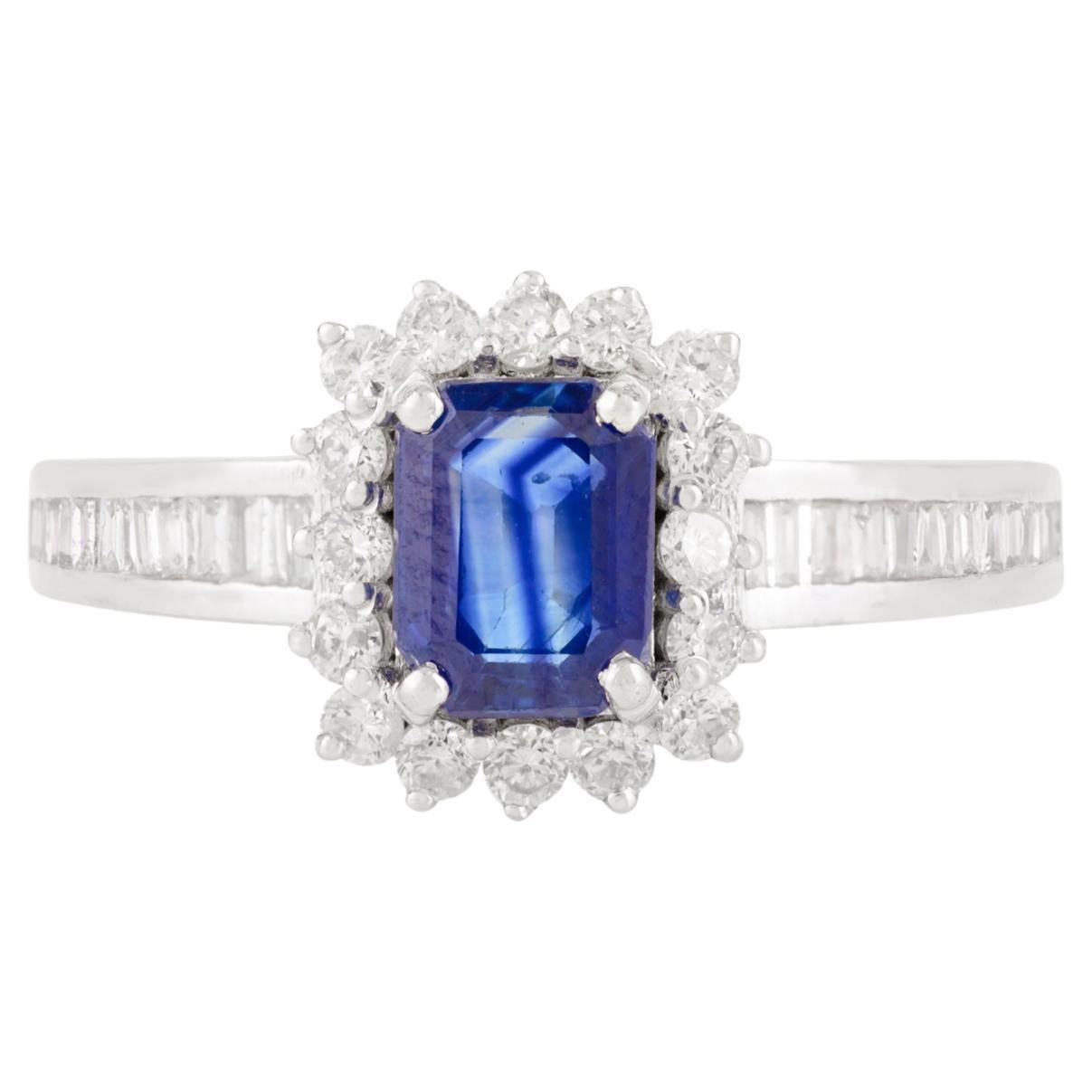 Art Decó Zafiro azul y diamantes Anillo de compromiso de oro blanco de 14 quilates Alta joyería