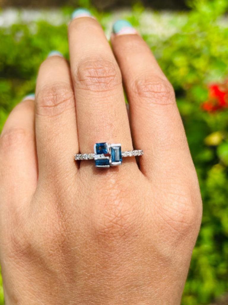 For Sale:  Modern Geometric Blue Sapphire and Diamond Ring for Her in 925 Sterling Silver 8