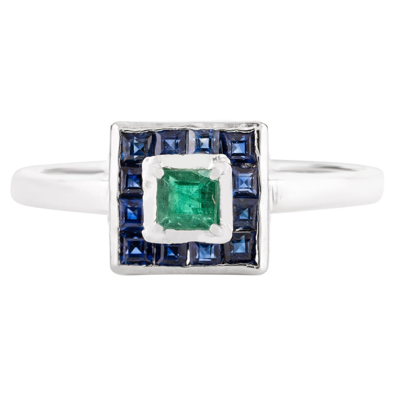 Im Angebot: Art Deco Everyday Blauer Saphir und Smaragd Quadratischer Ring aus 14k Weißgold ()