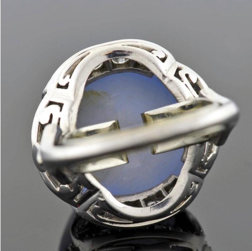 Art Deco Blue Sapphire Star Ring from Late 1930s 18 Karat White Gold In Excellent Condition For Sale In Boston, MA