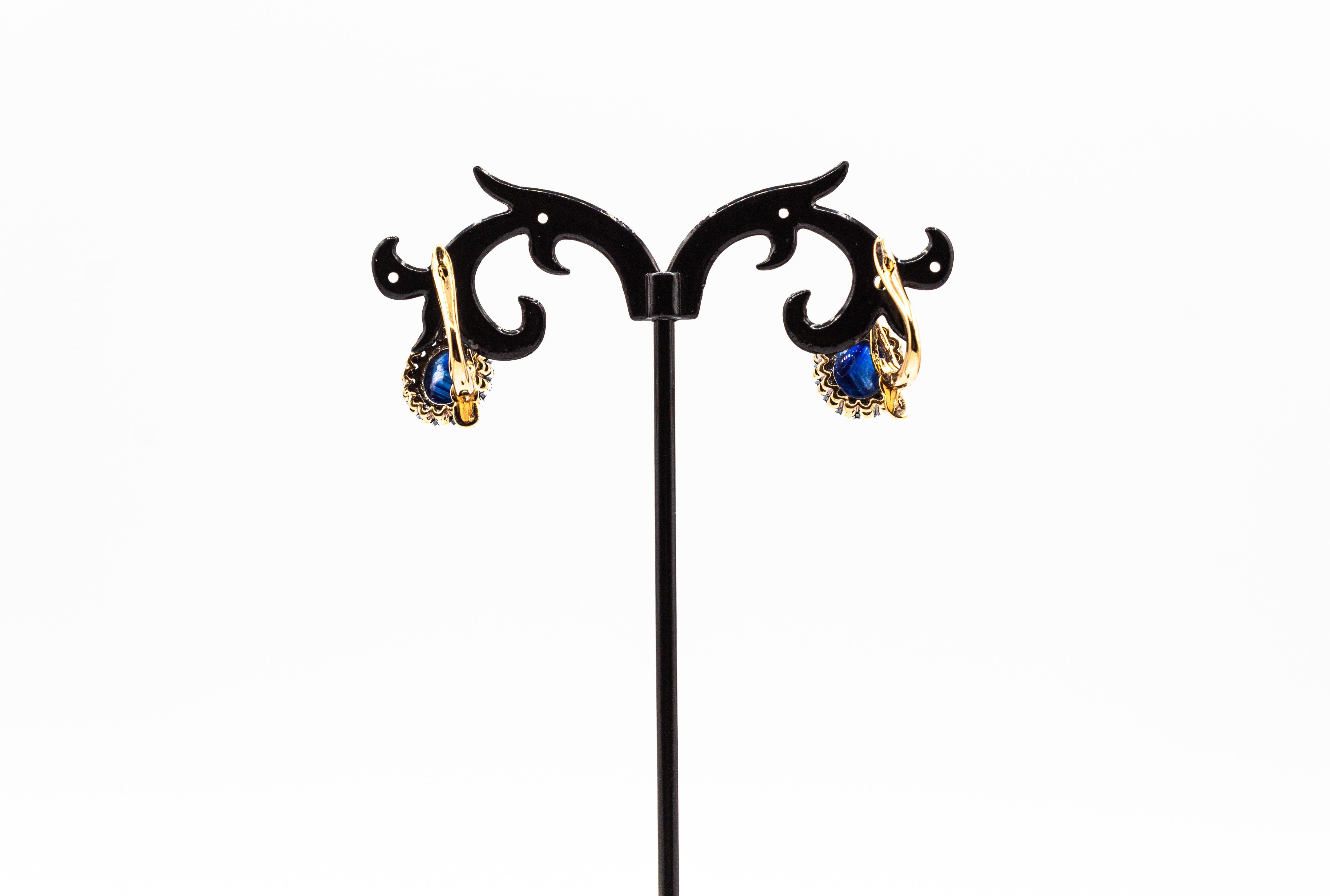 Art Deco Blauer Saphir Weißer Rosenschliff Diamant Gelbgold Ohrringe mit Hebel für Damen oder Herren im Angebot