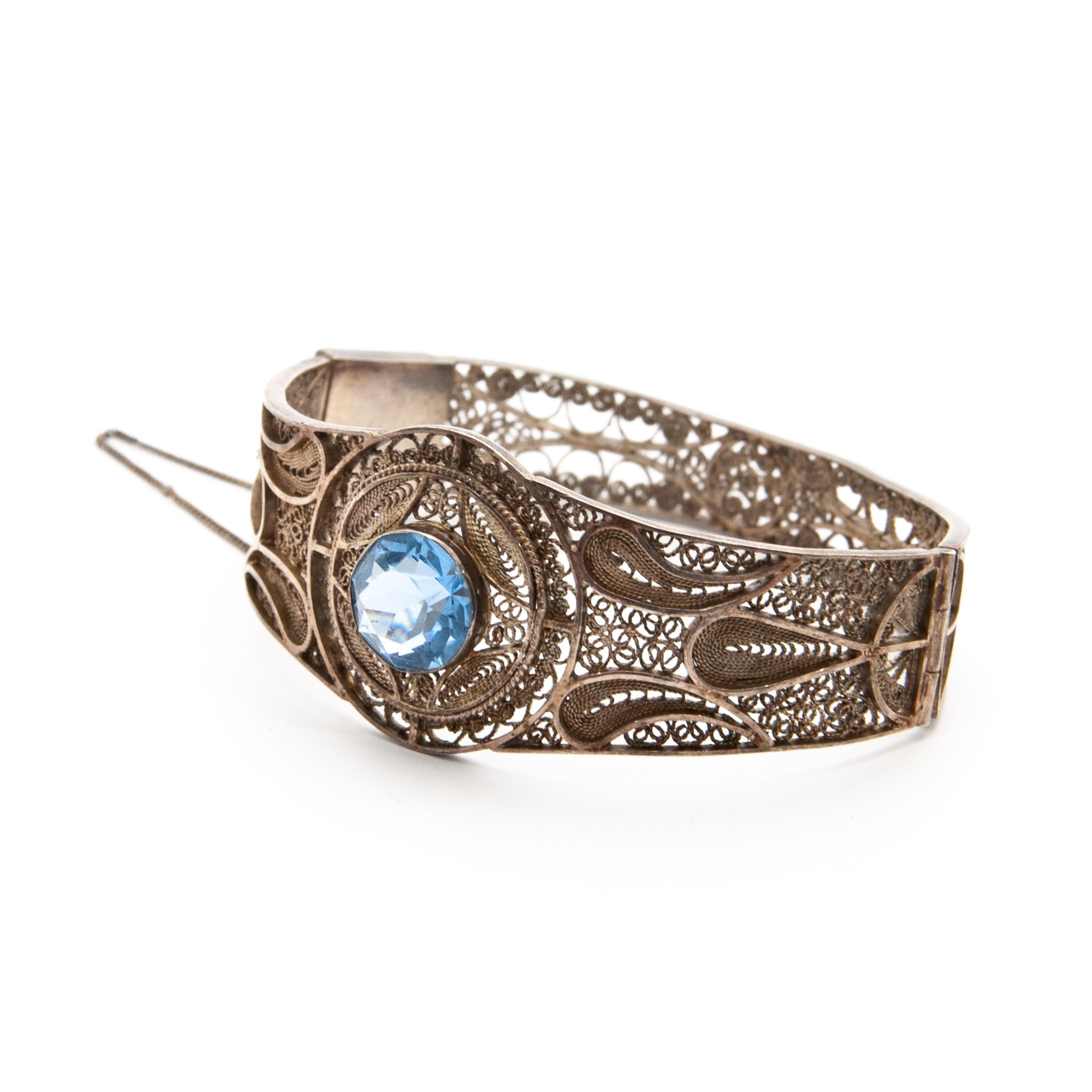 Art Nouveau Style Silver Blue Stone Filigree Hinged Bracelet For Sale 2