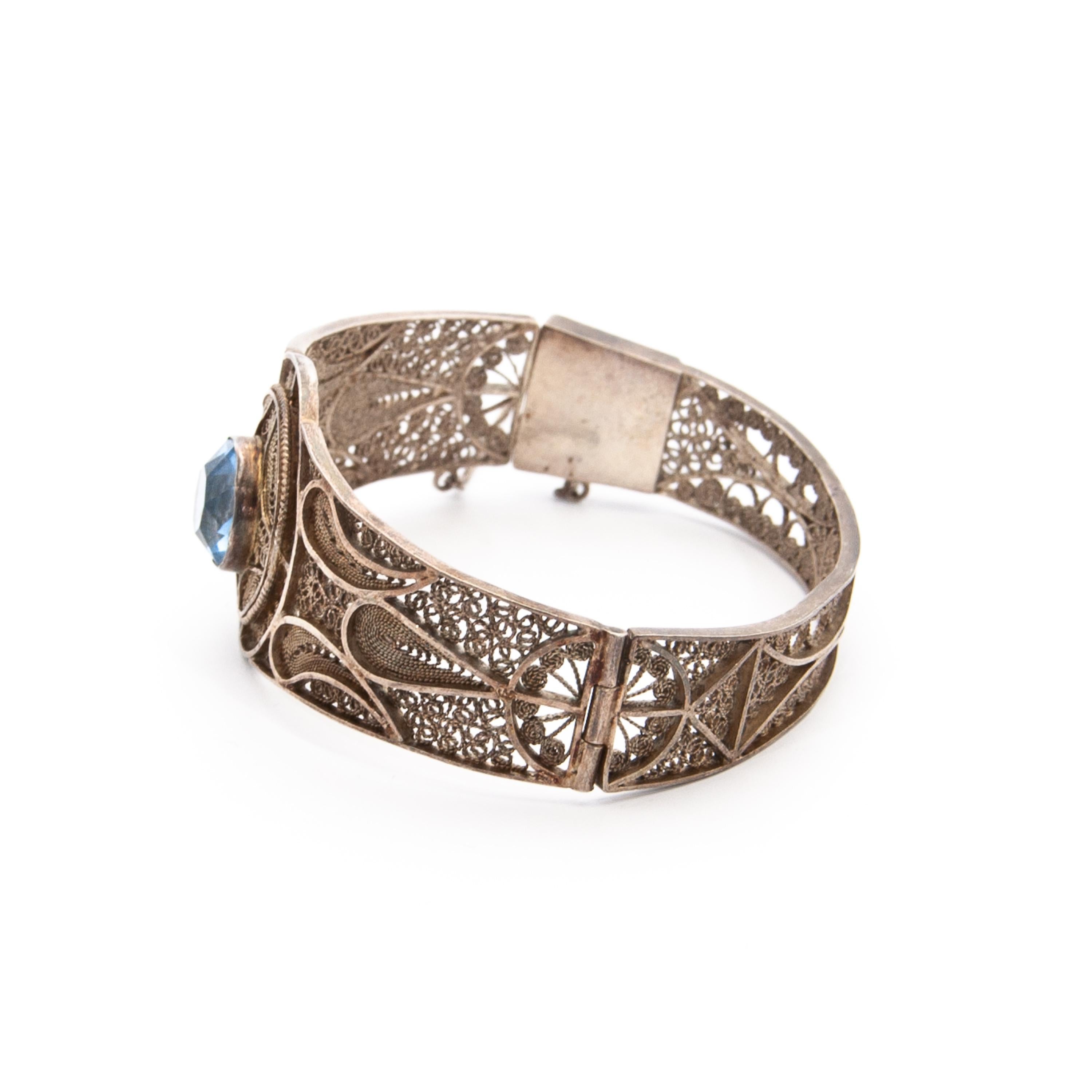 Filigranes Armband mit Scharnier im Jugendstil aus Silber und blauem Stein im Jugendstil (Rundschliff) im Angebot