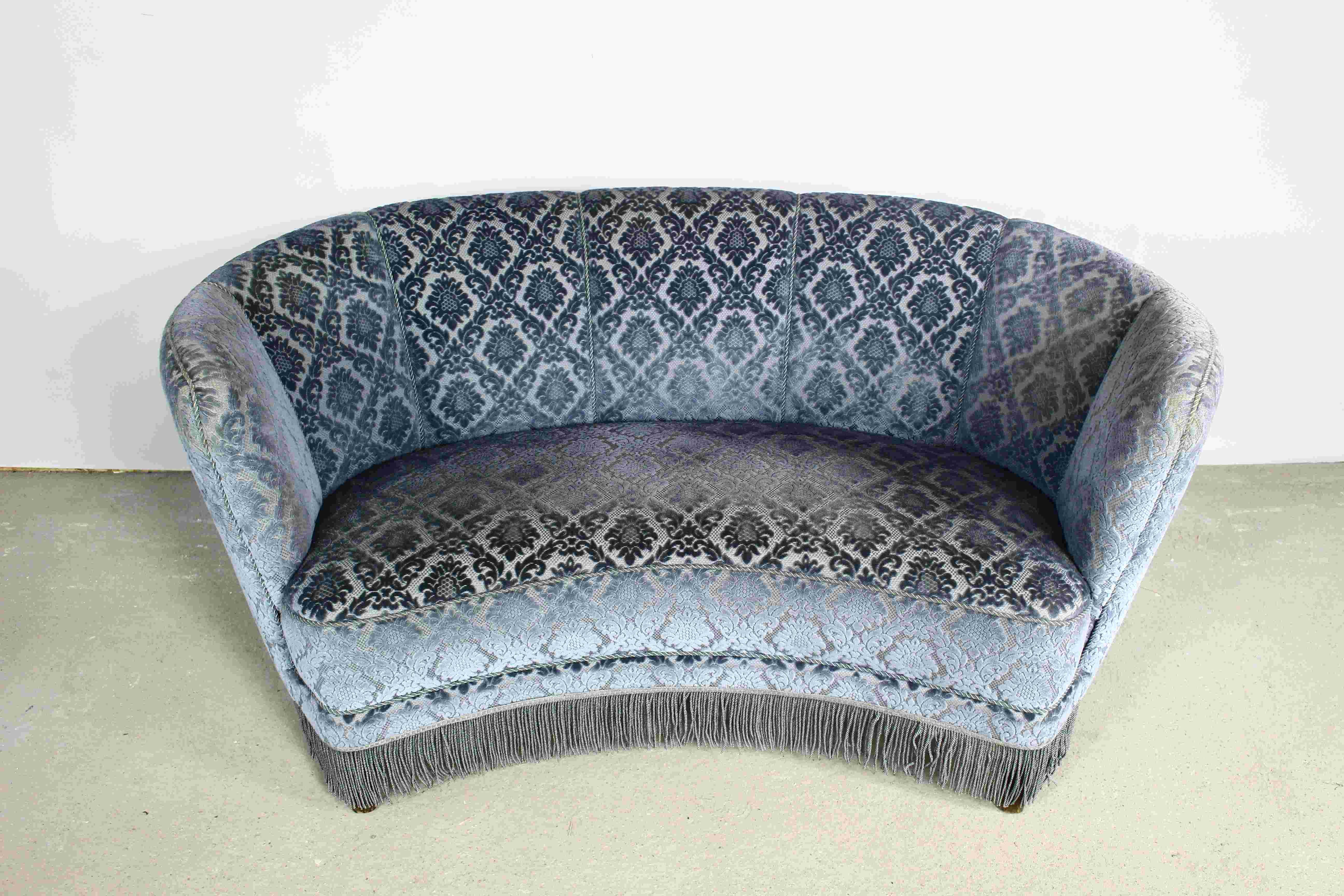 Art Deco Blue Velvet Banana Sofa, Denmark 1950s In Good Condition For Sale In ŚWINOUJŚCIE, 32