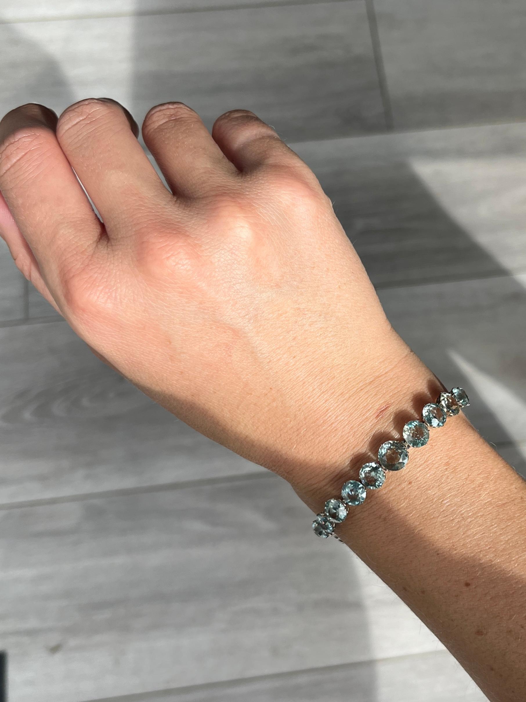 This spectacular bracelet holds zircon stones set in silver. The stones vary in size with the largest one measuring 2ct and the smallest measuring 0.5ct.

Length: 16.5cm

Weight: 6.7g