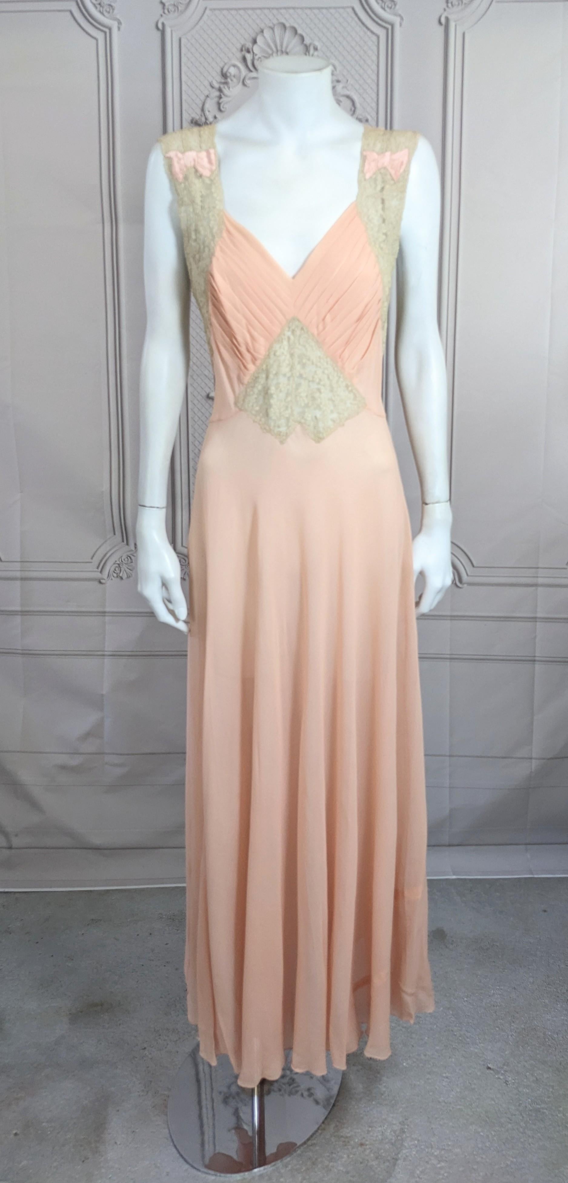  Art Deco Blush Pink Silk Crepe Chiffon and Lace Gown  For Sale 9