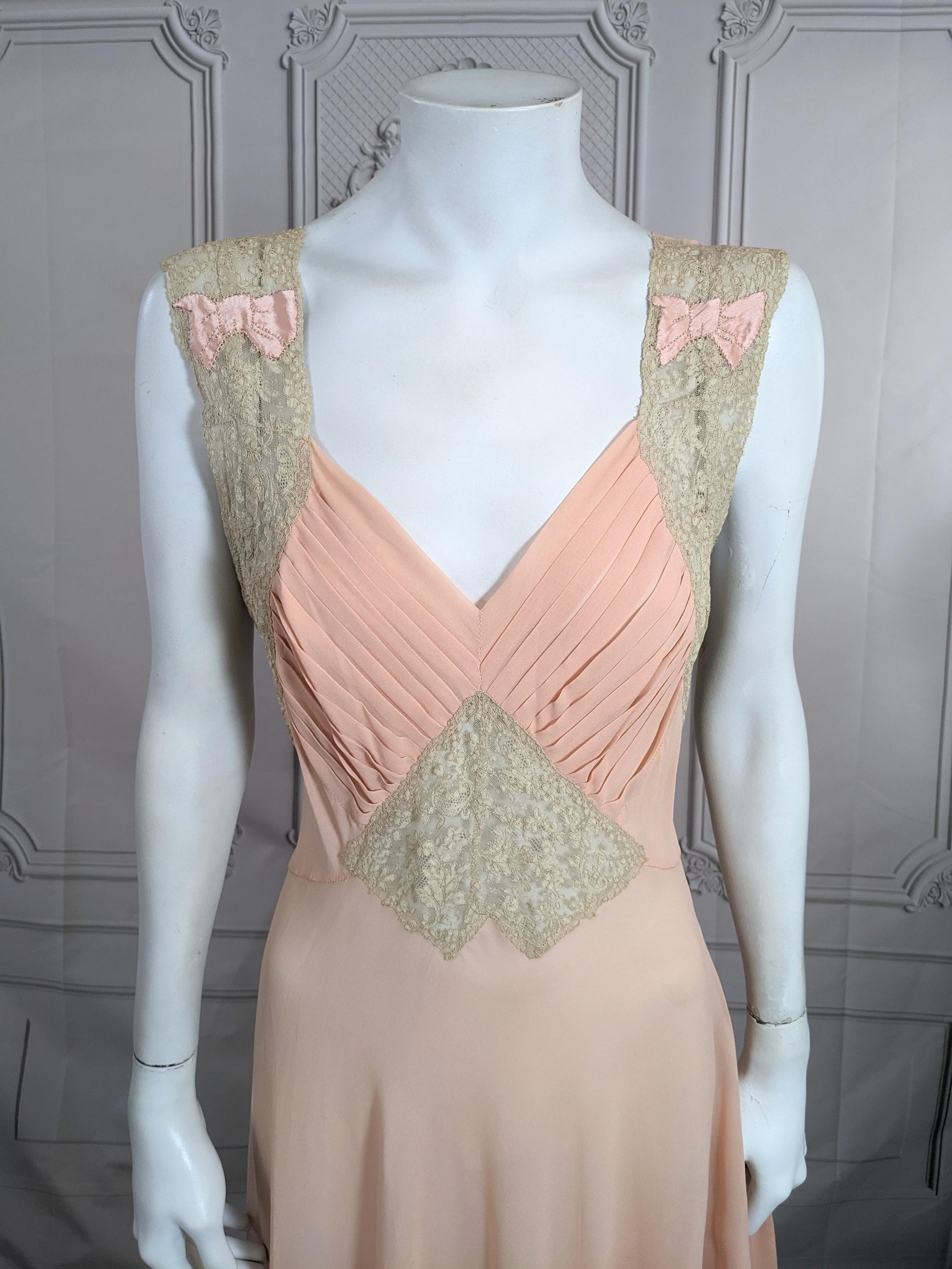  Art Deco Blush Pink Silk Crepe Chiffon and Lace Gown  In Excellent Condition For Sale In New York, NY