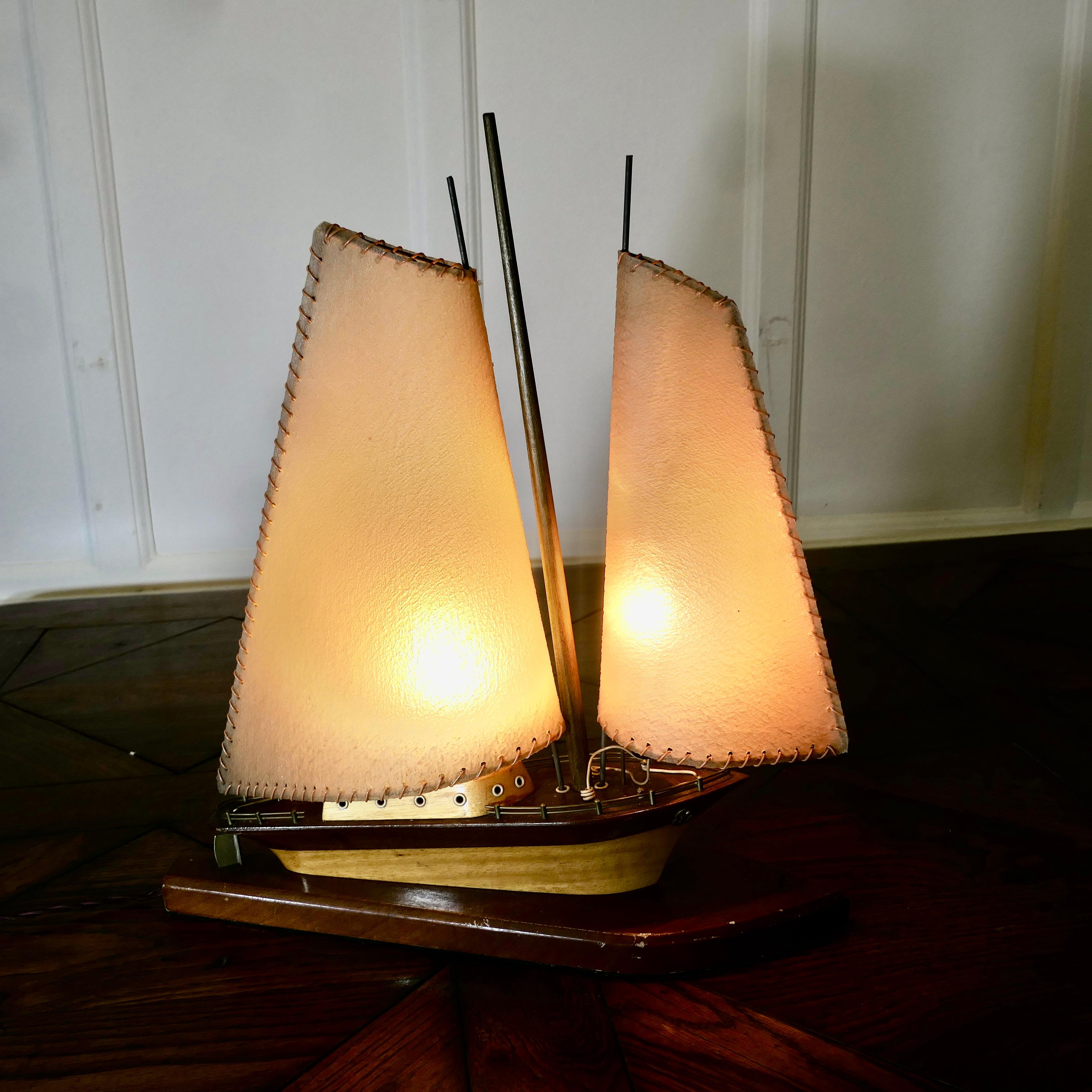 Art déco Lampe de table Art Déco Modèle Yacht  Une pièce vraiment amusante en vente