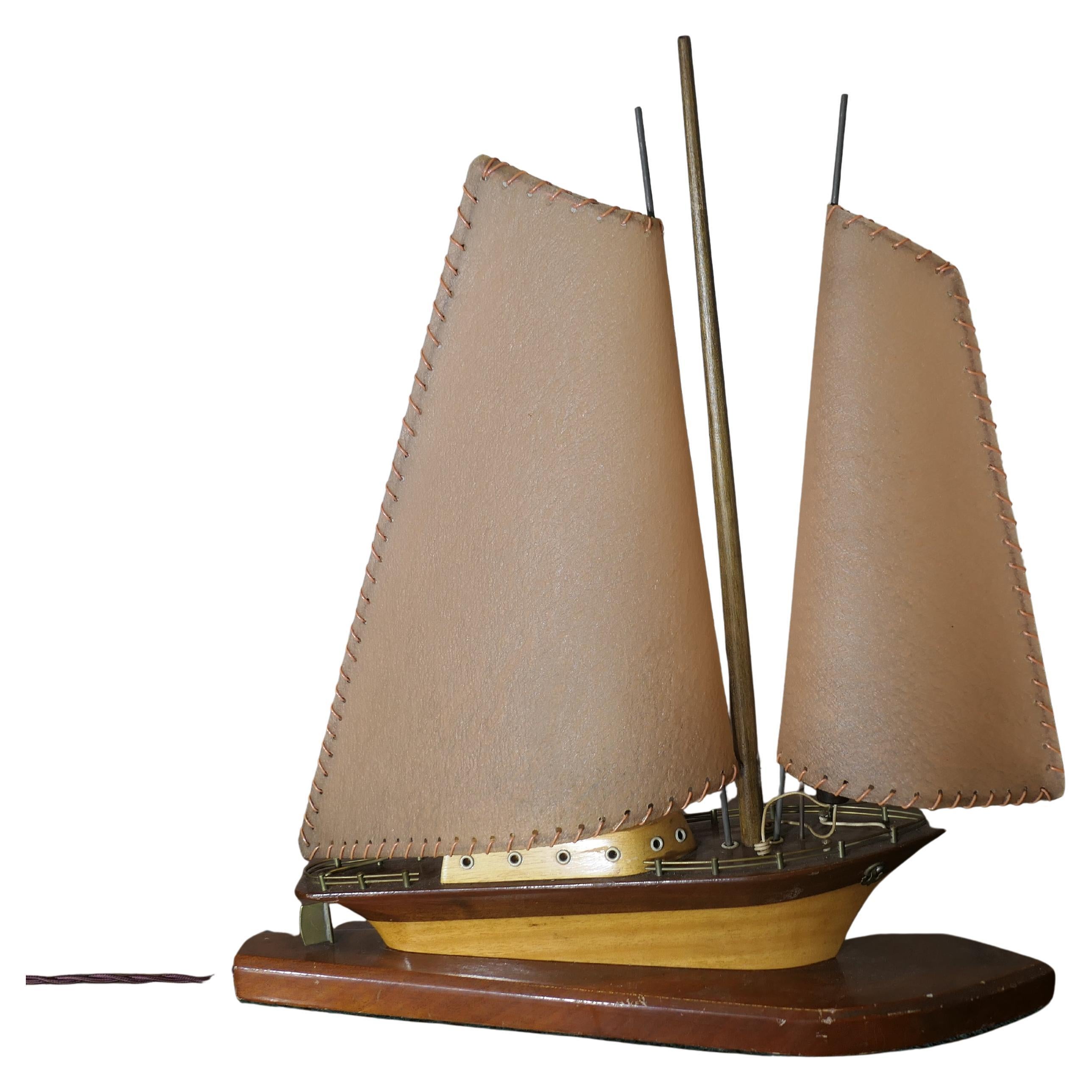 Lampe de table Art Déco Modèle Yacht  Une pièce vraiment amusante en vente