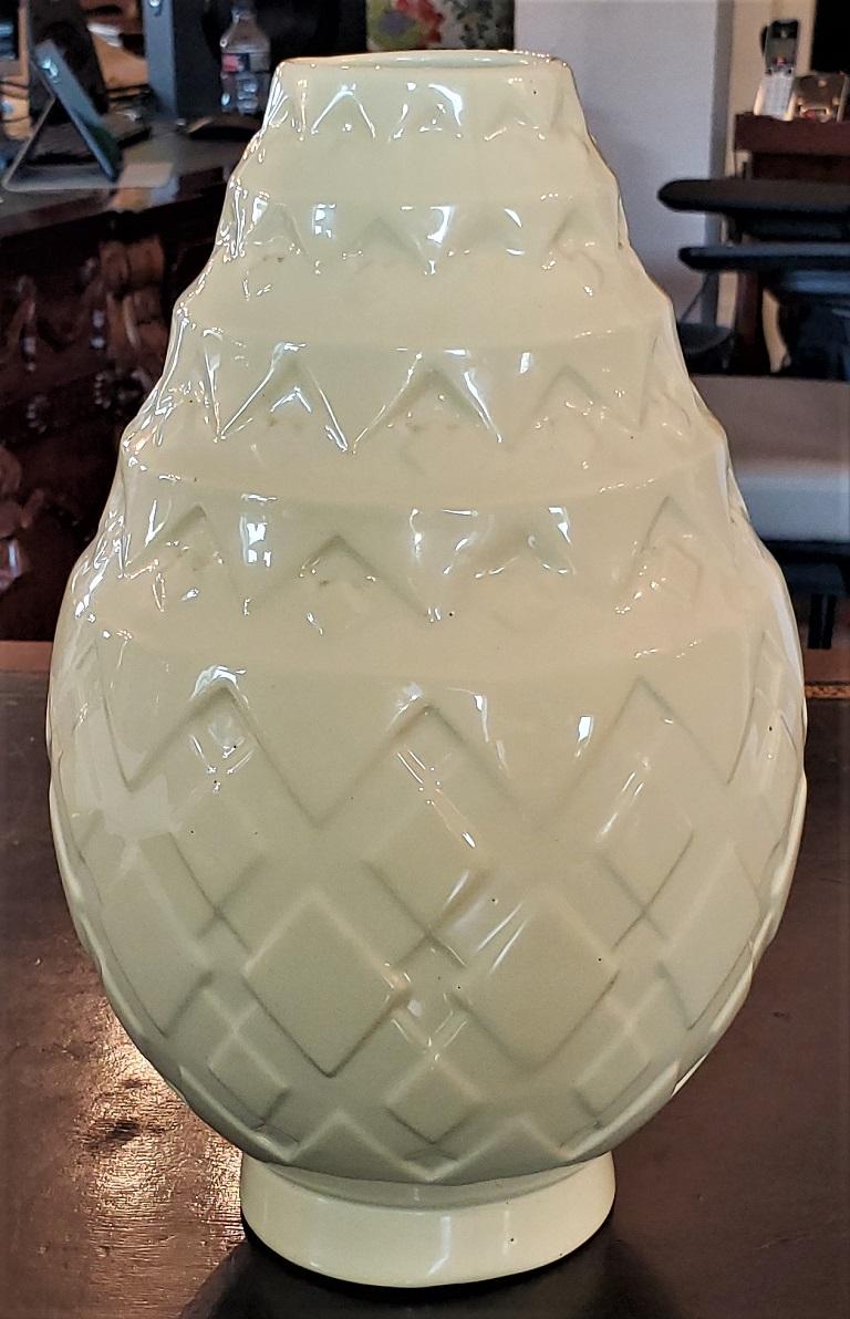 Vase ananas Art Déco Boch Freres La Louviere Bon état - En vente à Dallas, TX