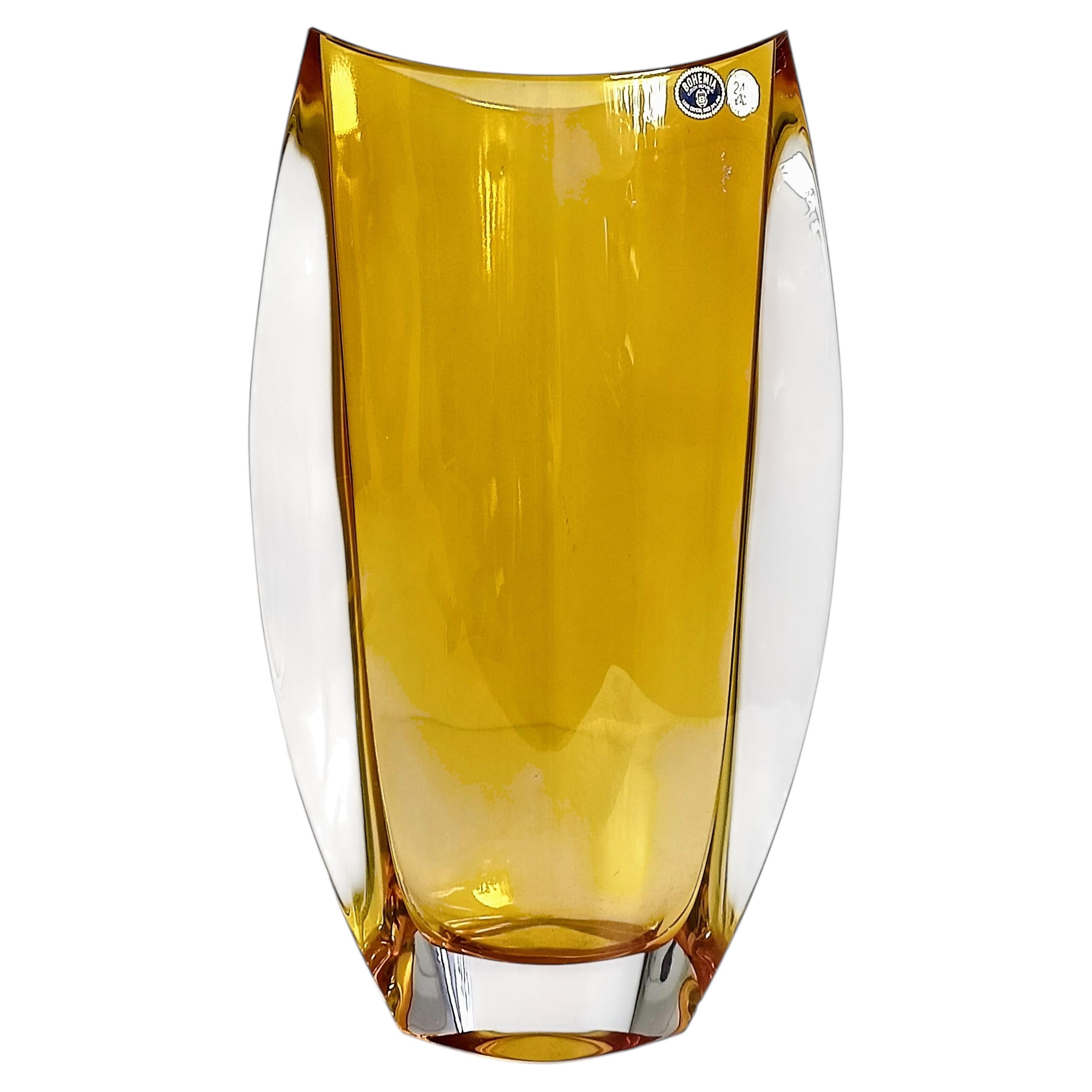 Vaso in vetro incamiciato ambrato Art Deco Bohemian, Bohemia settentrionale, 1930 circa