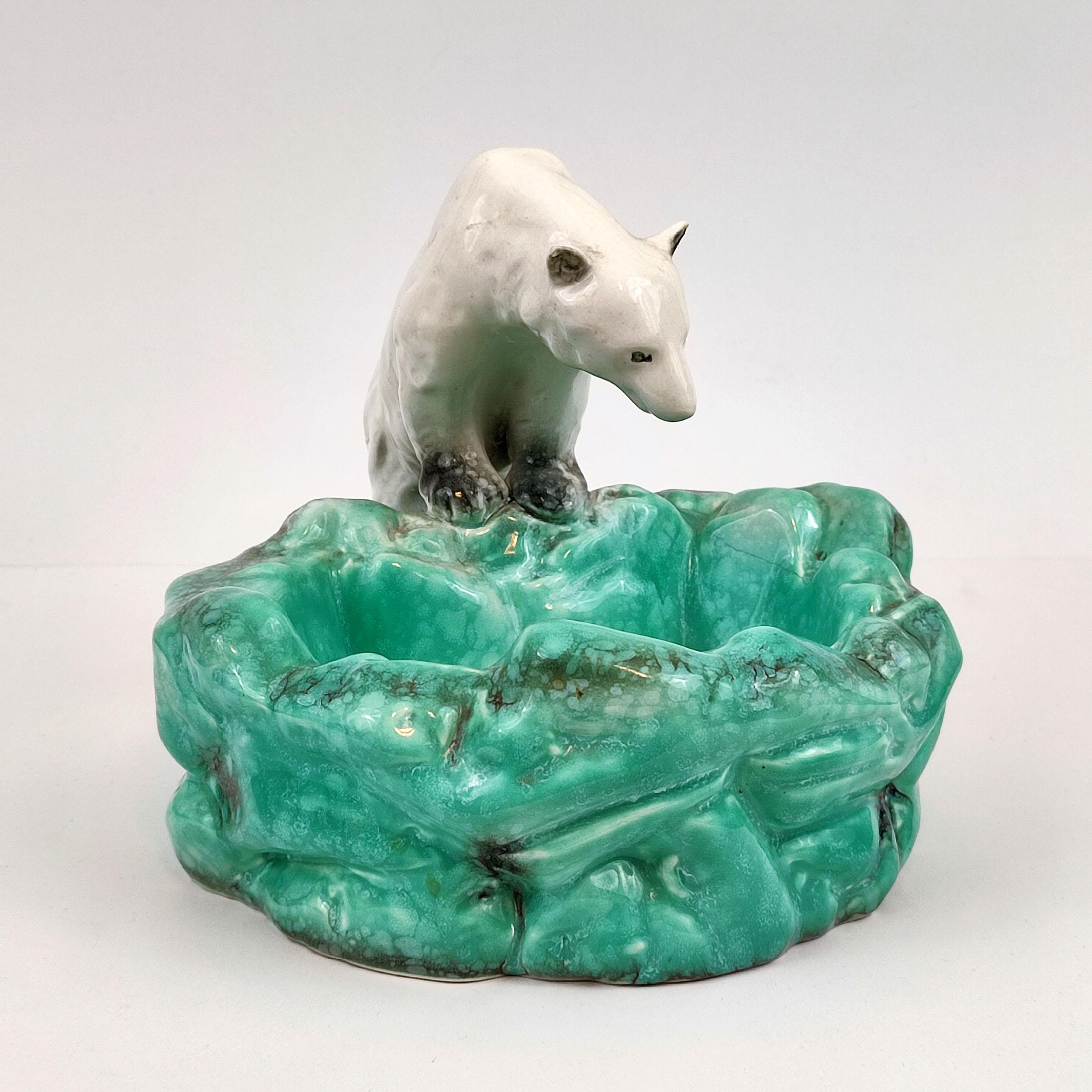 Art Deco Bohemian Ditmar Urbach Pottery Polar Bear Bowl Videpoche In Good Condition For Sale In Bochum, NRW