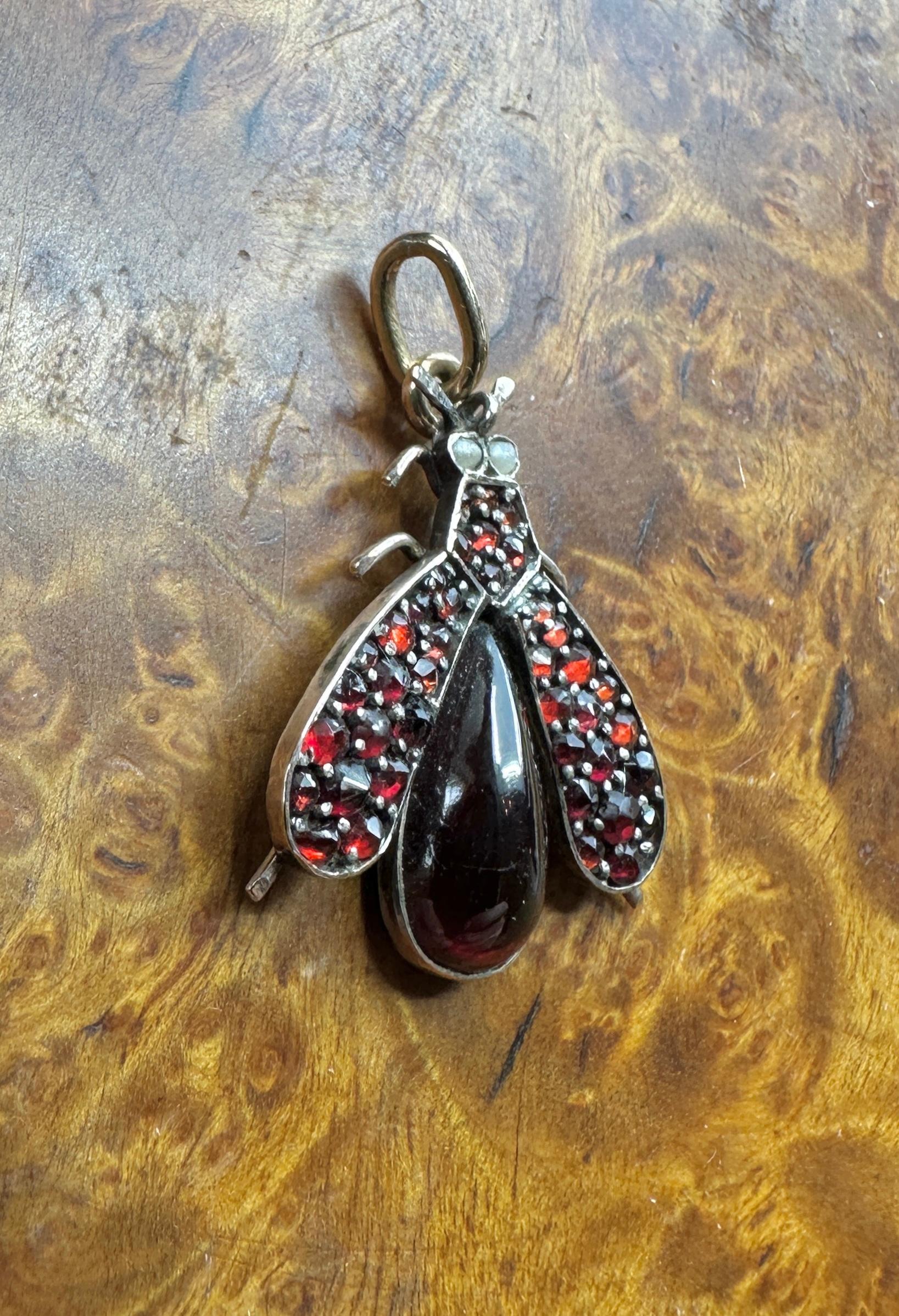 Art Deco Bohemia Granate Abeja Escarabajo Insecto Mosca Colgante Collar Perla Oro en venta 1