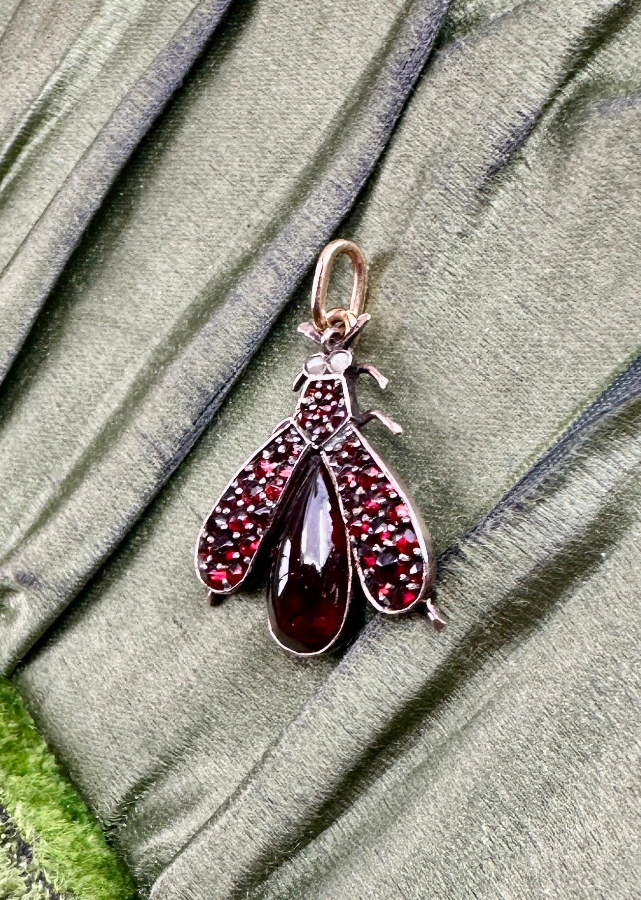 Art Deco Bohemia Granate Abeja Escarabajo Insecto Mosca Colgante Collar Perla Oro en venta 2