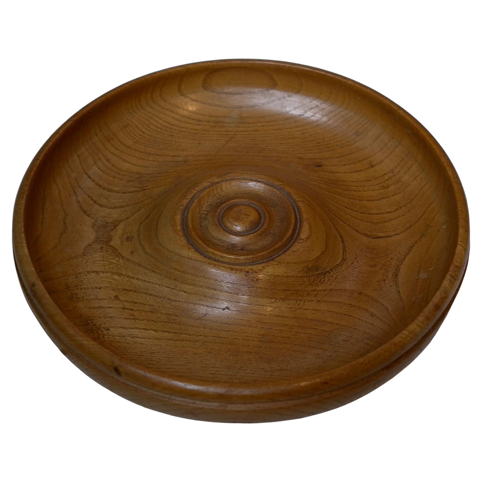 Bonbonnière Art Déco en noyer massif, France 1930's

Bel objet décoratif pour compléter une table, une bibliothèque ouverte ou un buffet. Joli grain de bois.