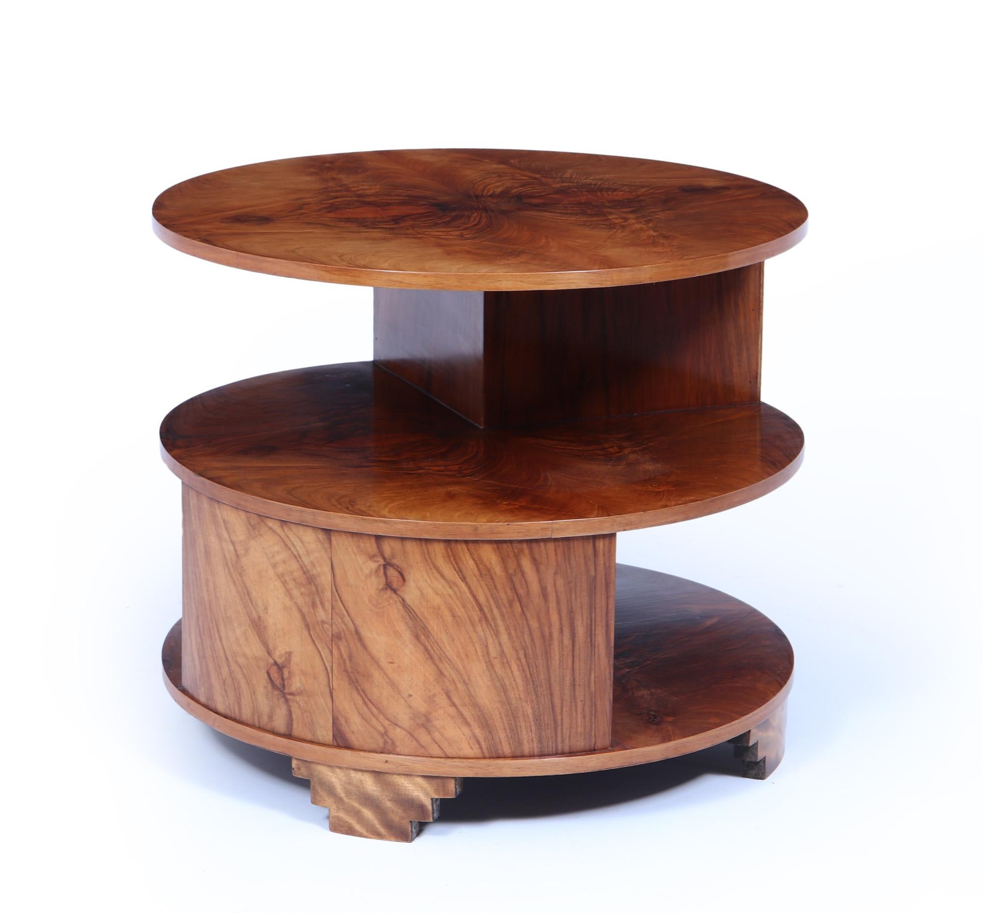 Art Deco Book Coffee Table in Walnut
A very stylish English Art Deco drum book table, can be used as a centrepiece or as a side table, lovely grand walnut with exceptional colour. The Table has been fully polished and is in excellent condition