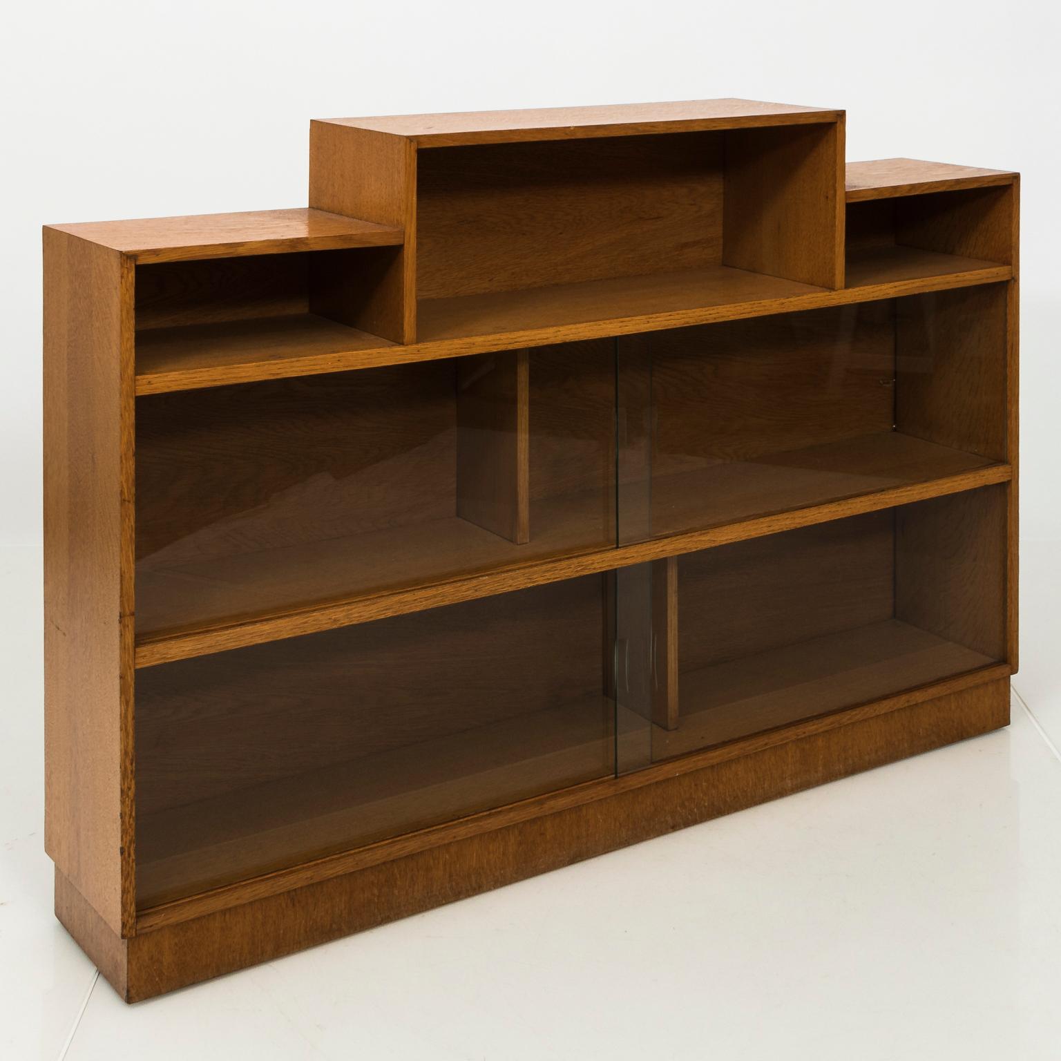 Art Deco Bookcase Attributed to Hugo Gnam In Good Condition For Sale In Stamford, CT