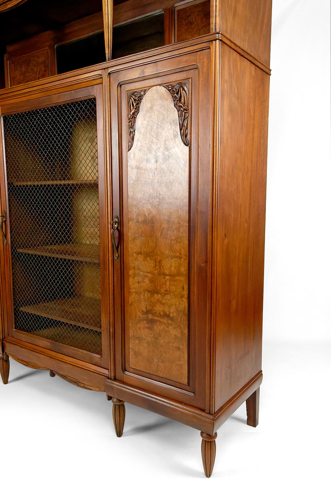 Art Deco bookcase / cabinet / display case in carved walnut, France, circa 1925 7