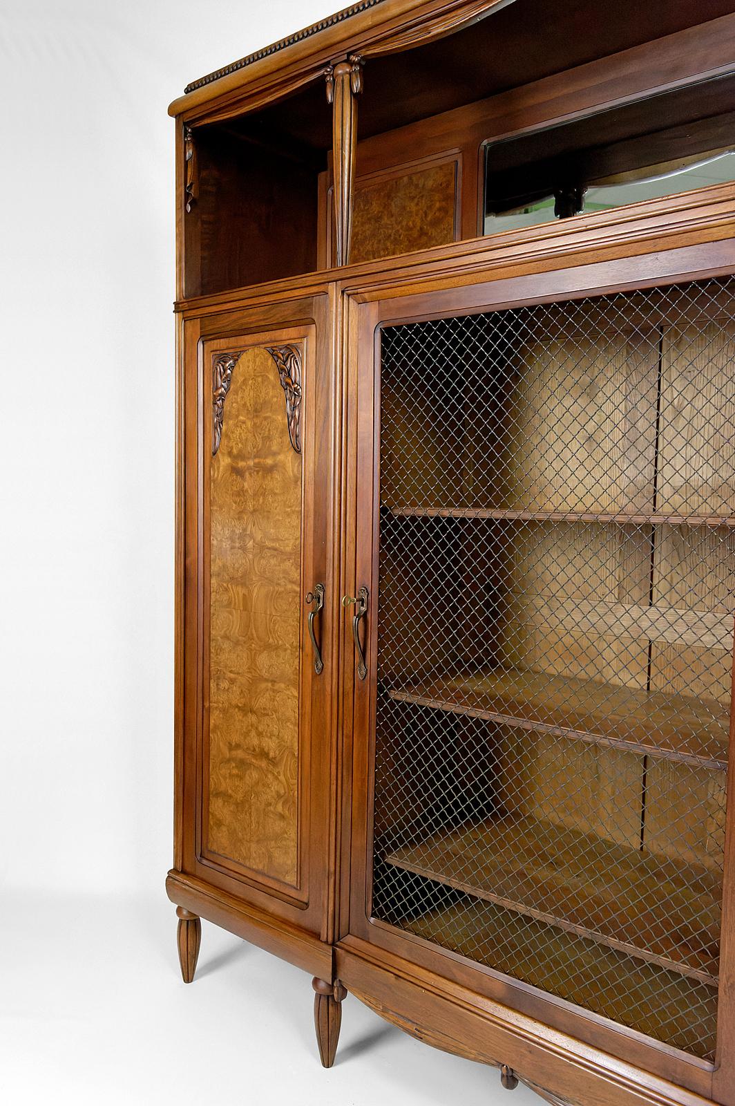 Art Deco bookcase / cabinet / display case in carved walnut, France, circa 1925 For Sale 9