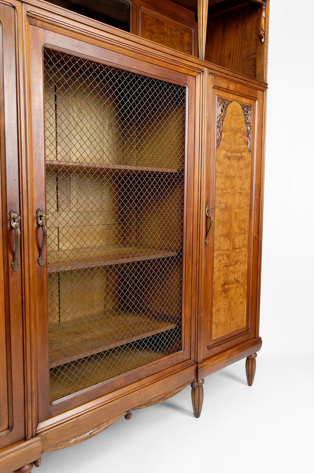 Art Deco bookcase / cabinet / display case in carved walnut, France, circa 1925 For Sale 11