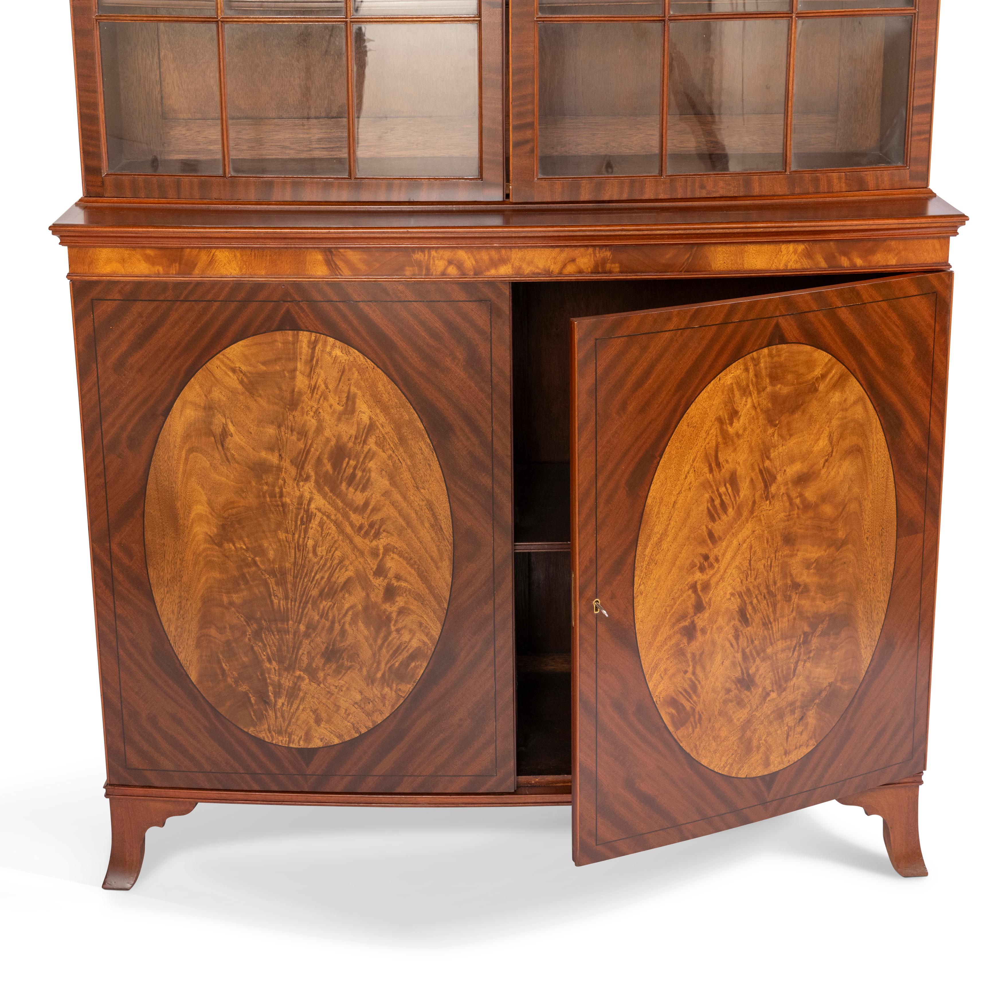 Britannique Bibliothèque/cabinet de présentation Art Déco par Heal's de Londres, Angleterre circa 1920 en vente