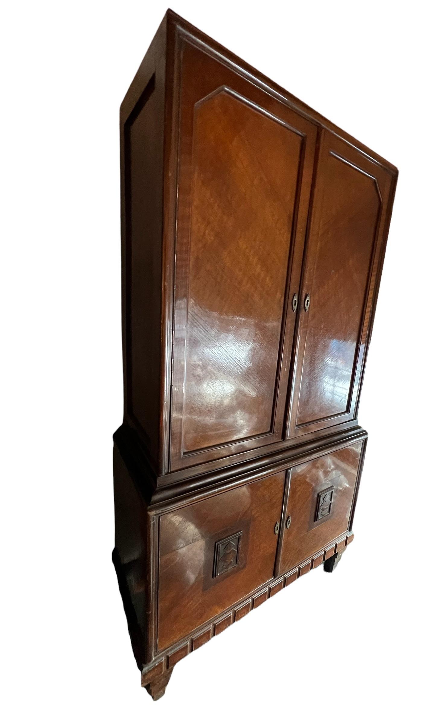 Bookcase 

Year: 1920
Country: French
Wood 
It is an elegant and sophisticated bookcase.
You want to live in the golden years, this is the bookcase that your project needs.
We have specialized in the sale of Art Deco and Art Nouveau and Vintage