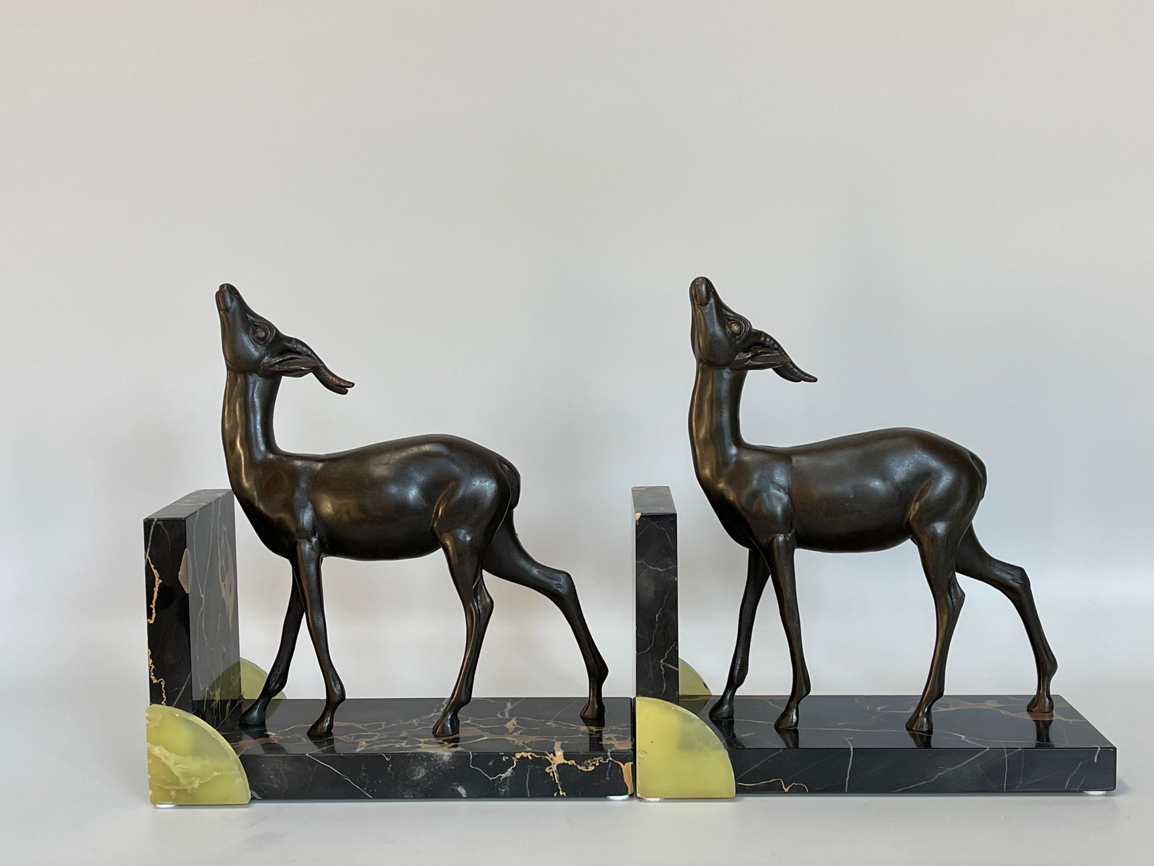 Serre-livres Art Déco Antilopes signé Limousin Bon état - En vente à NANTES, FR