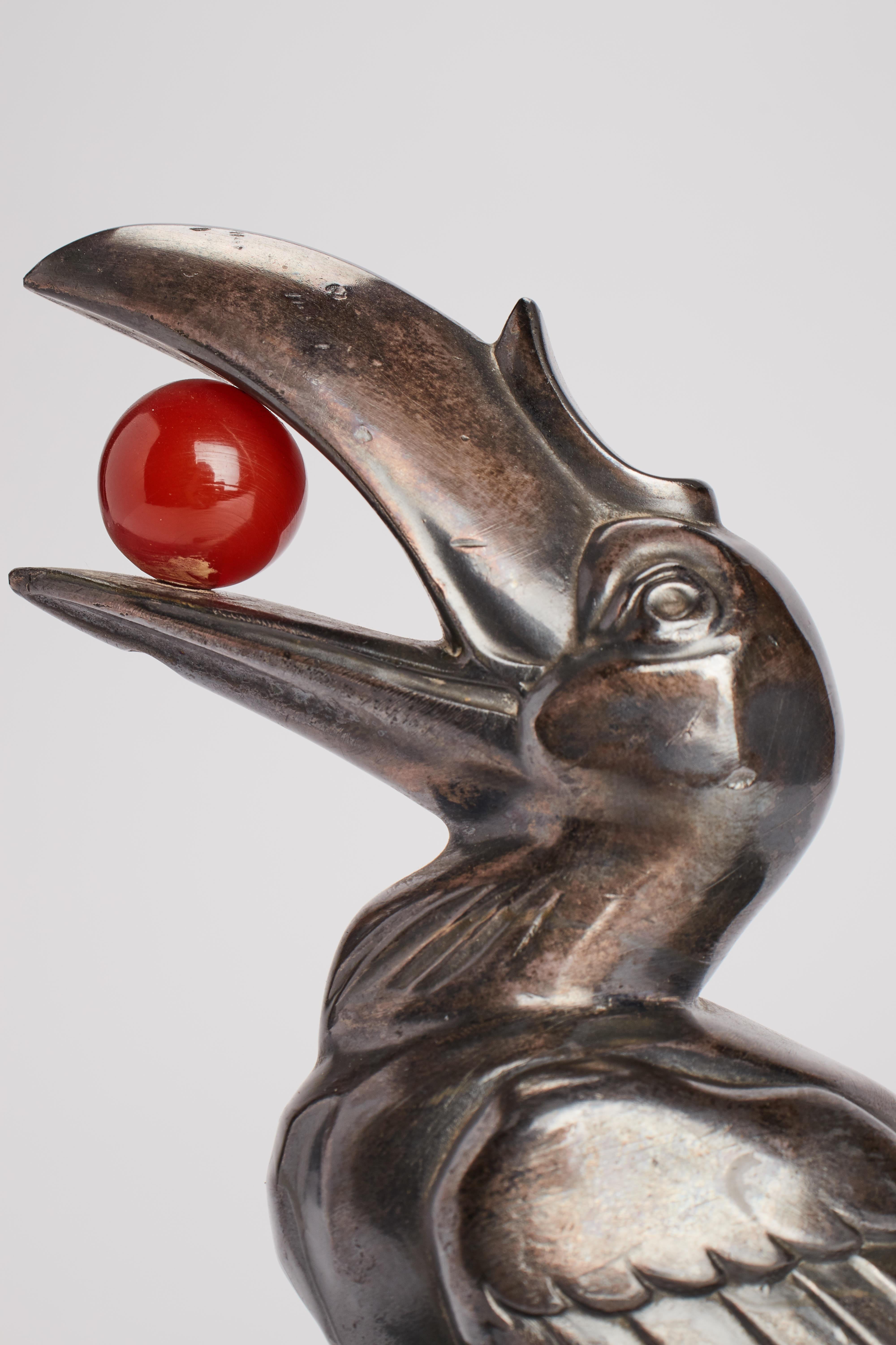 Metallo Fermalibri Art Decò di Hippolyte Francois Moreau, raffigurante Tucan, Francia 1925. in vendita