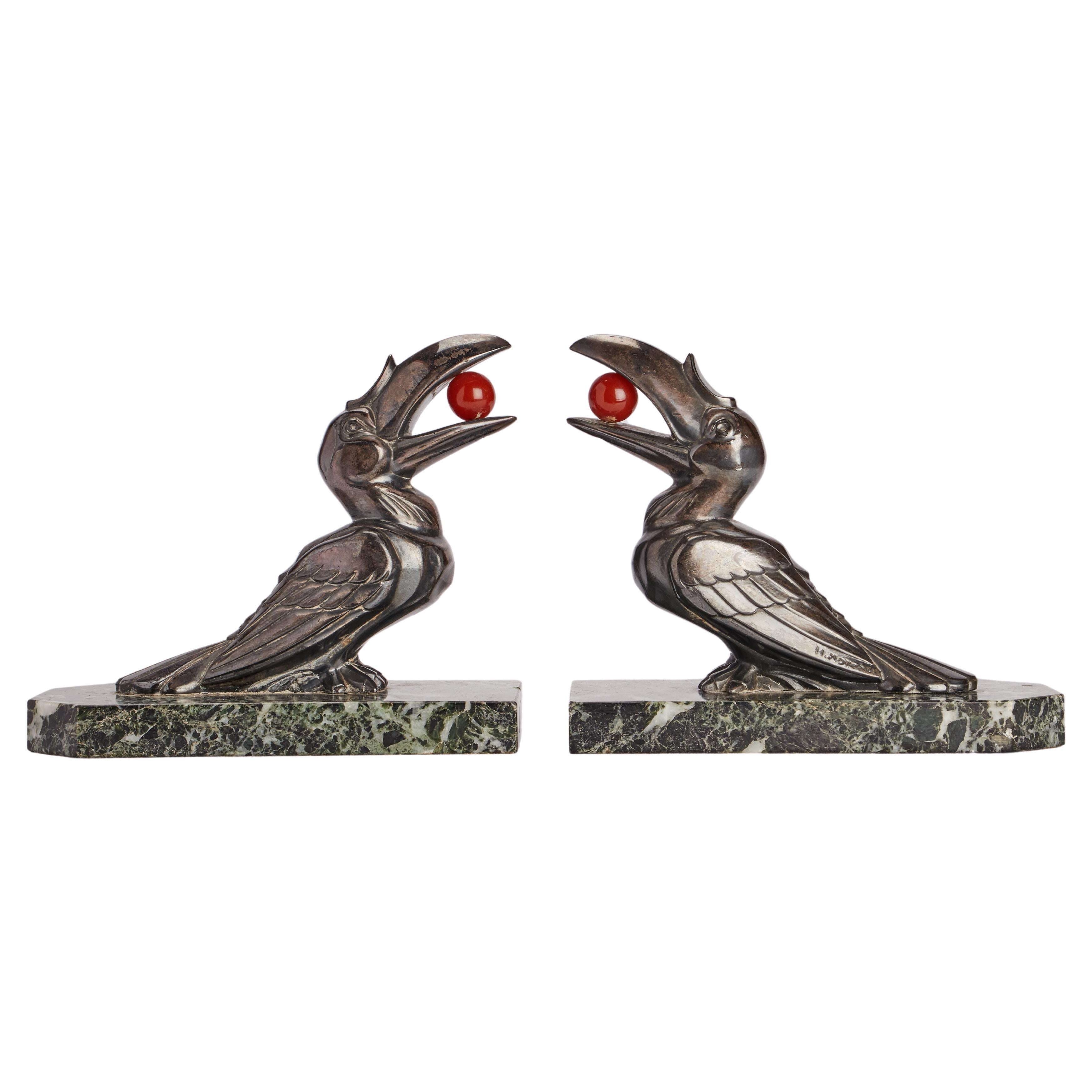 Art Decò bookends by Hippolyte Francois Moreau, depicting Tucans, France 1925. For Sale