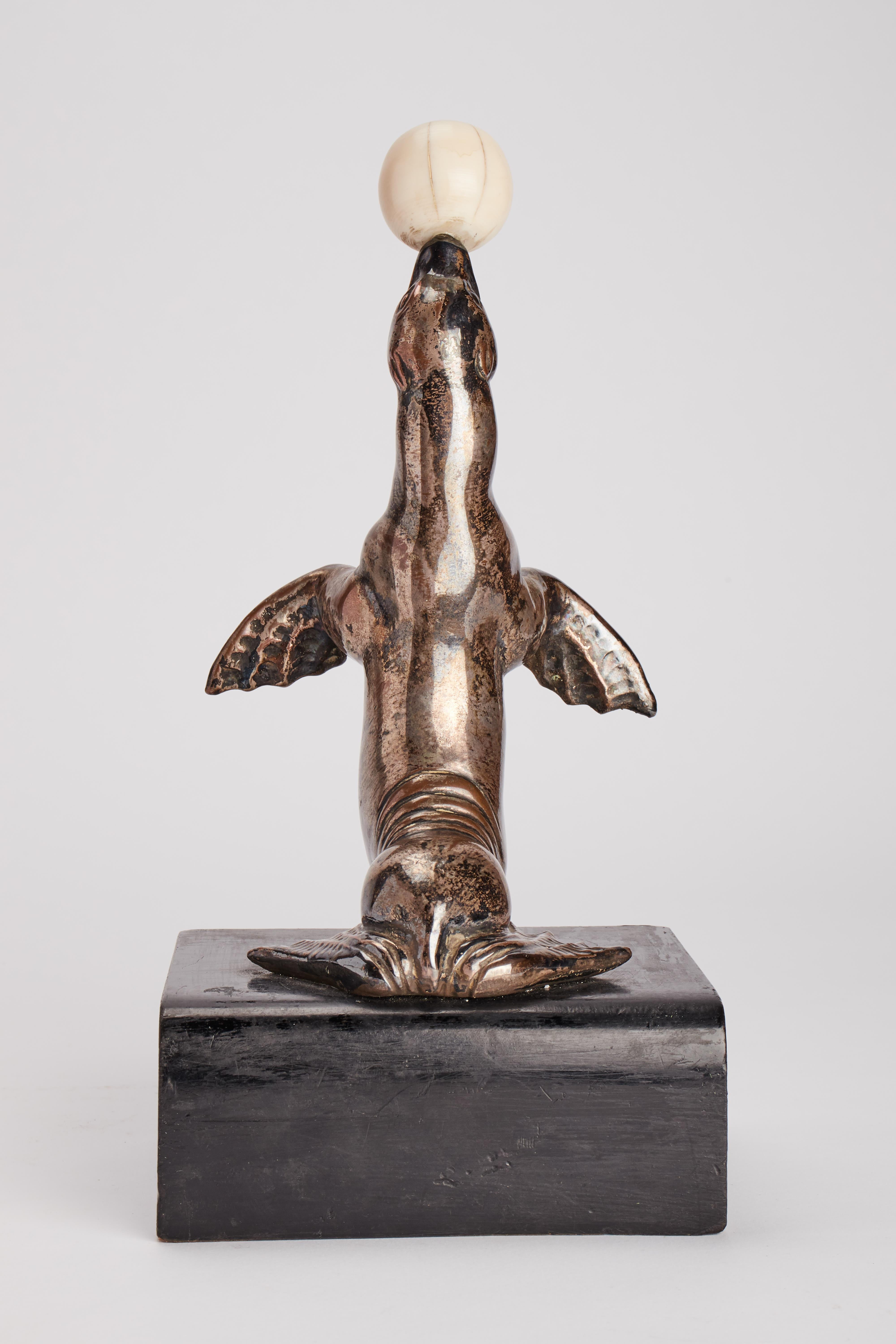 Italian Art Déco Bookends, Depicting Two Seals Playing with a Ball, Italy, 1930 For Sale