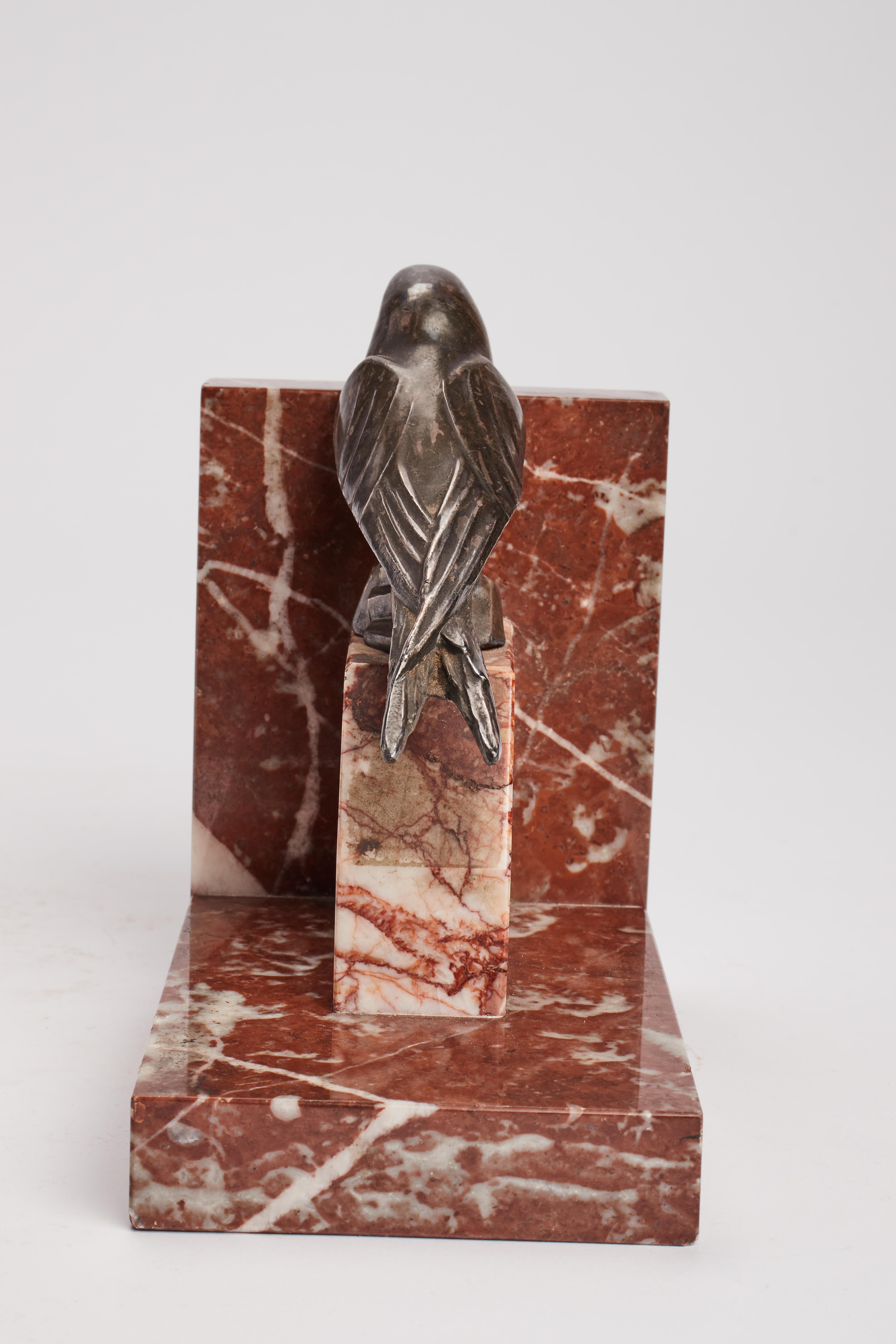 Metallo Fermalibri Art Déco raffigurante due rondini, Francia 1930. in vendita