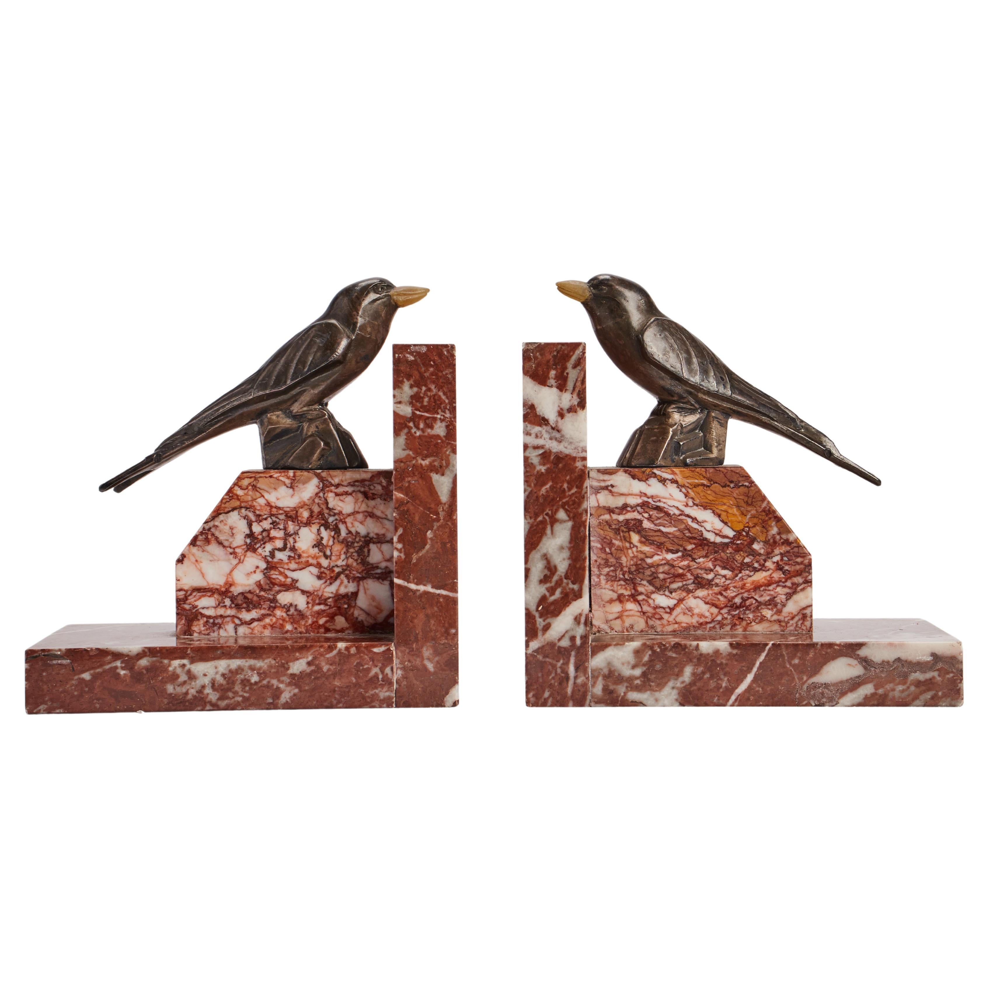 Art Déco bookends depicting two swallows, France 1930.  For Sale