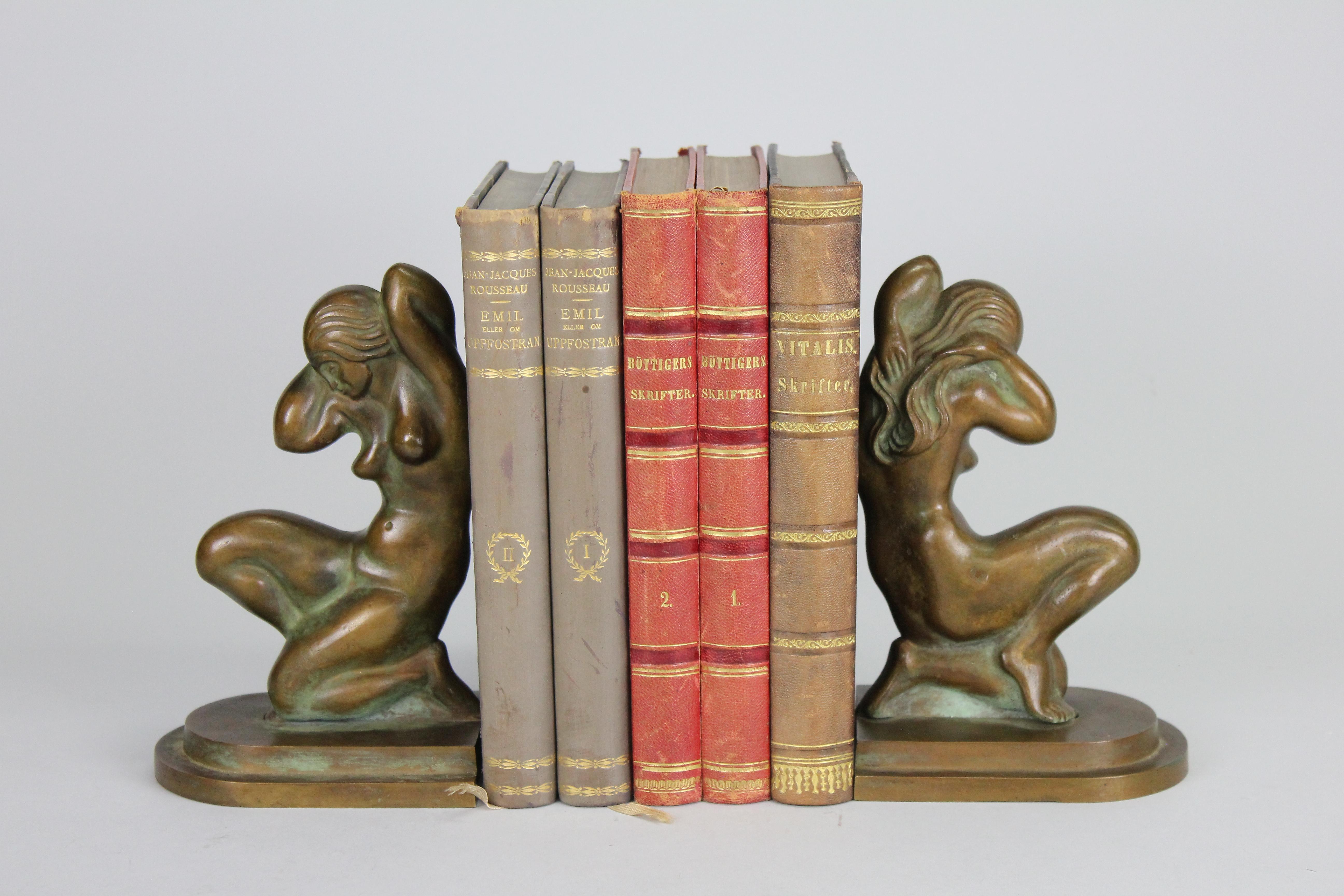 A wonderful pair of bronze bookends.
Made in Denmark by Tinos for Eylon Helsingborg, Sweden.
The bronze has got the original brown patination.
Very good condition.
Signed 