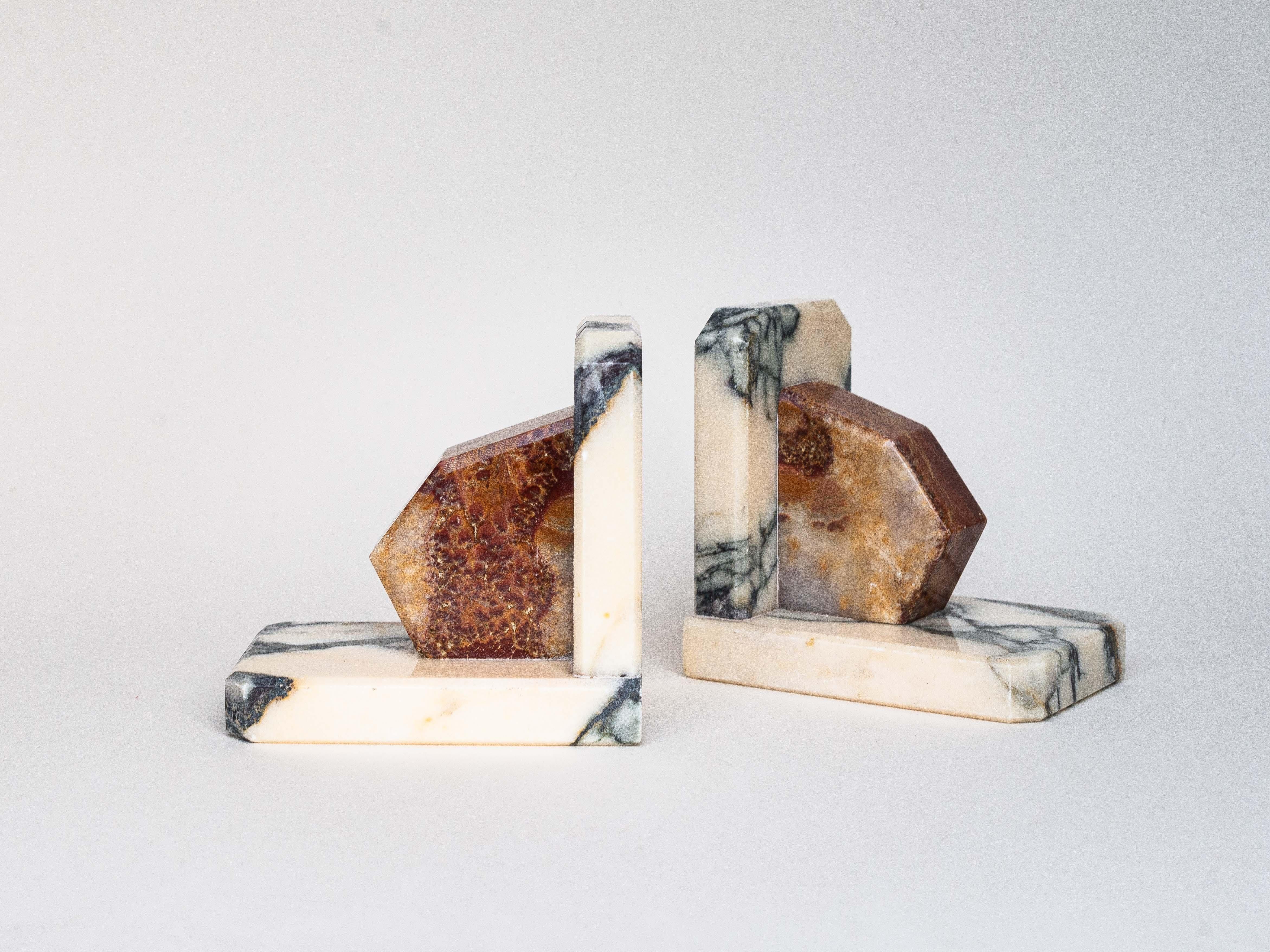Art Deco Bookends in White Marble and Brown Onyx, Mid-Century Modern For Sale 1