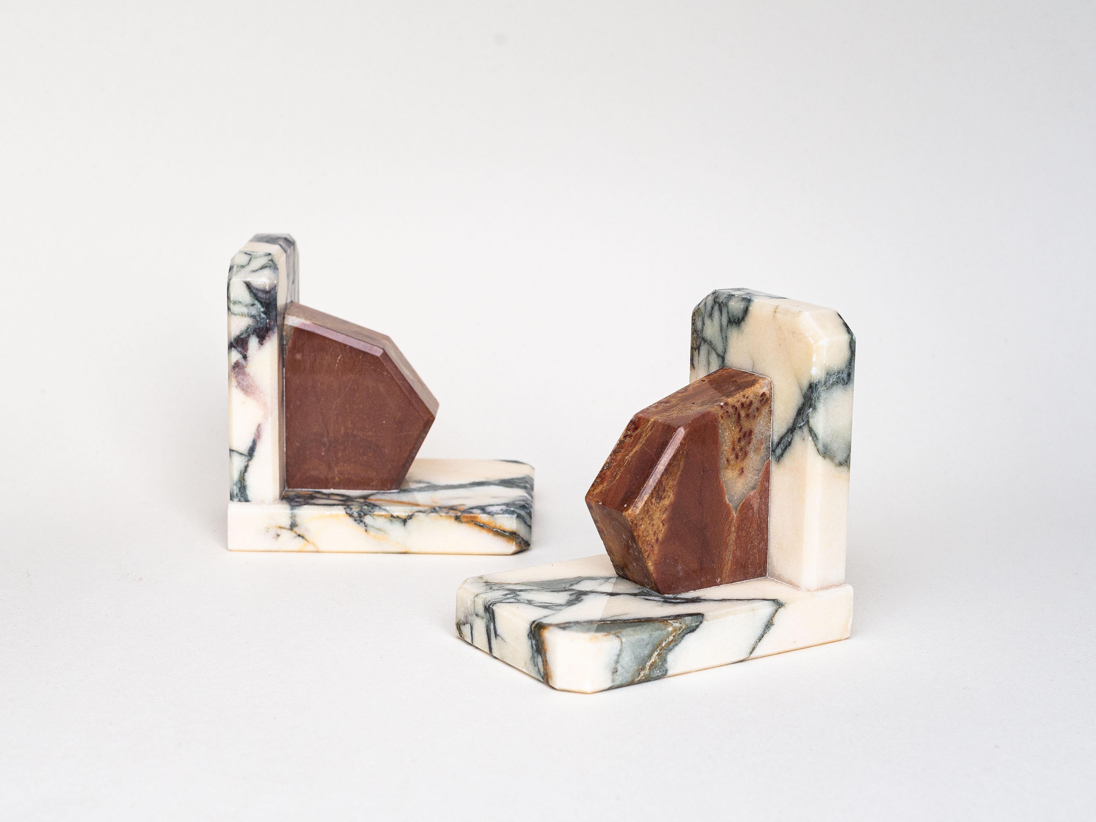 Art Deco Bookends in White Marble and Brown Onyx, Mid-Century Modern For Sale 2