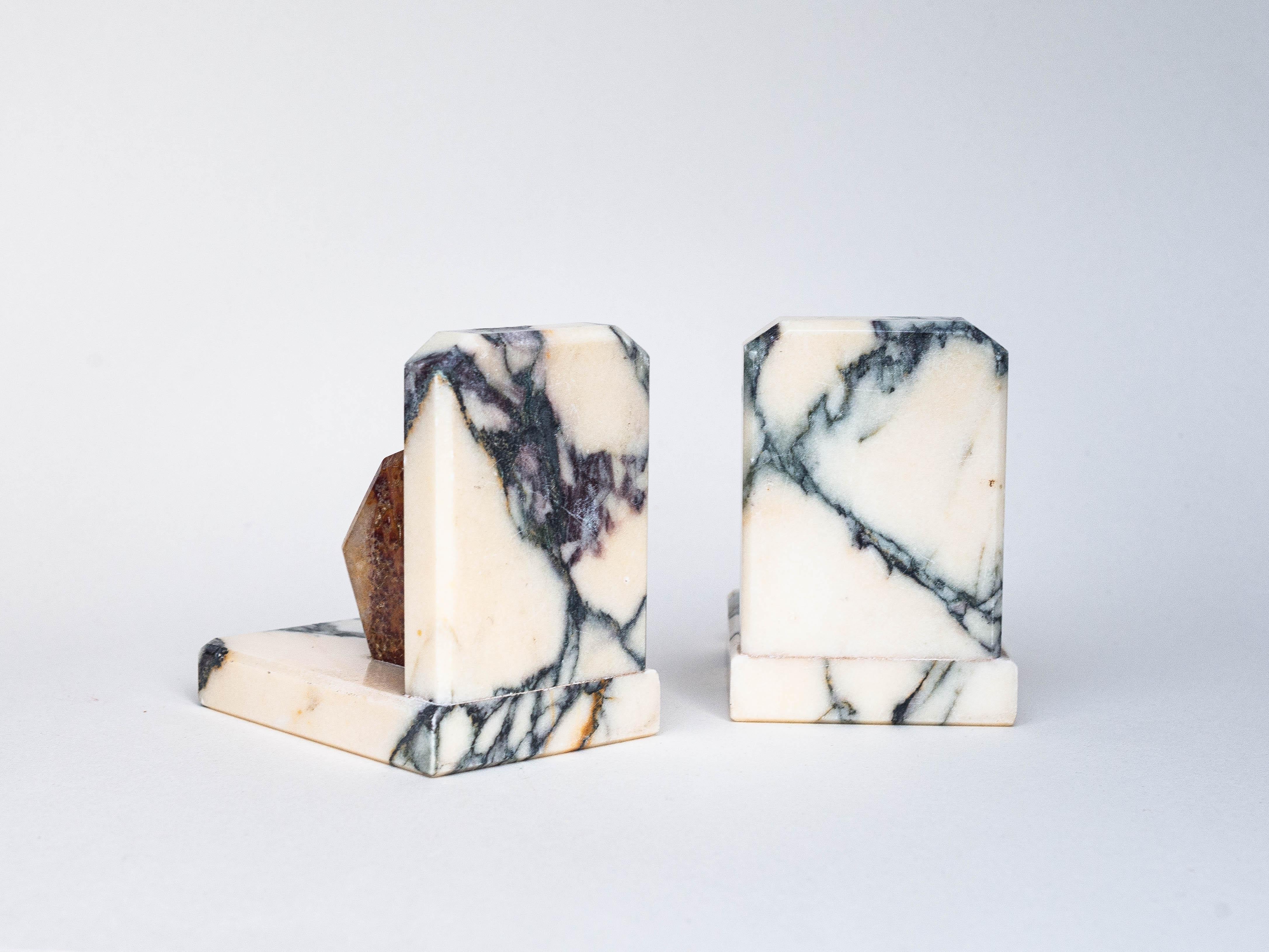 Art Deco Bookends in White Marble and Brown Onyx, Mid-Century Modern For Sale 3