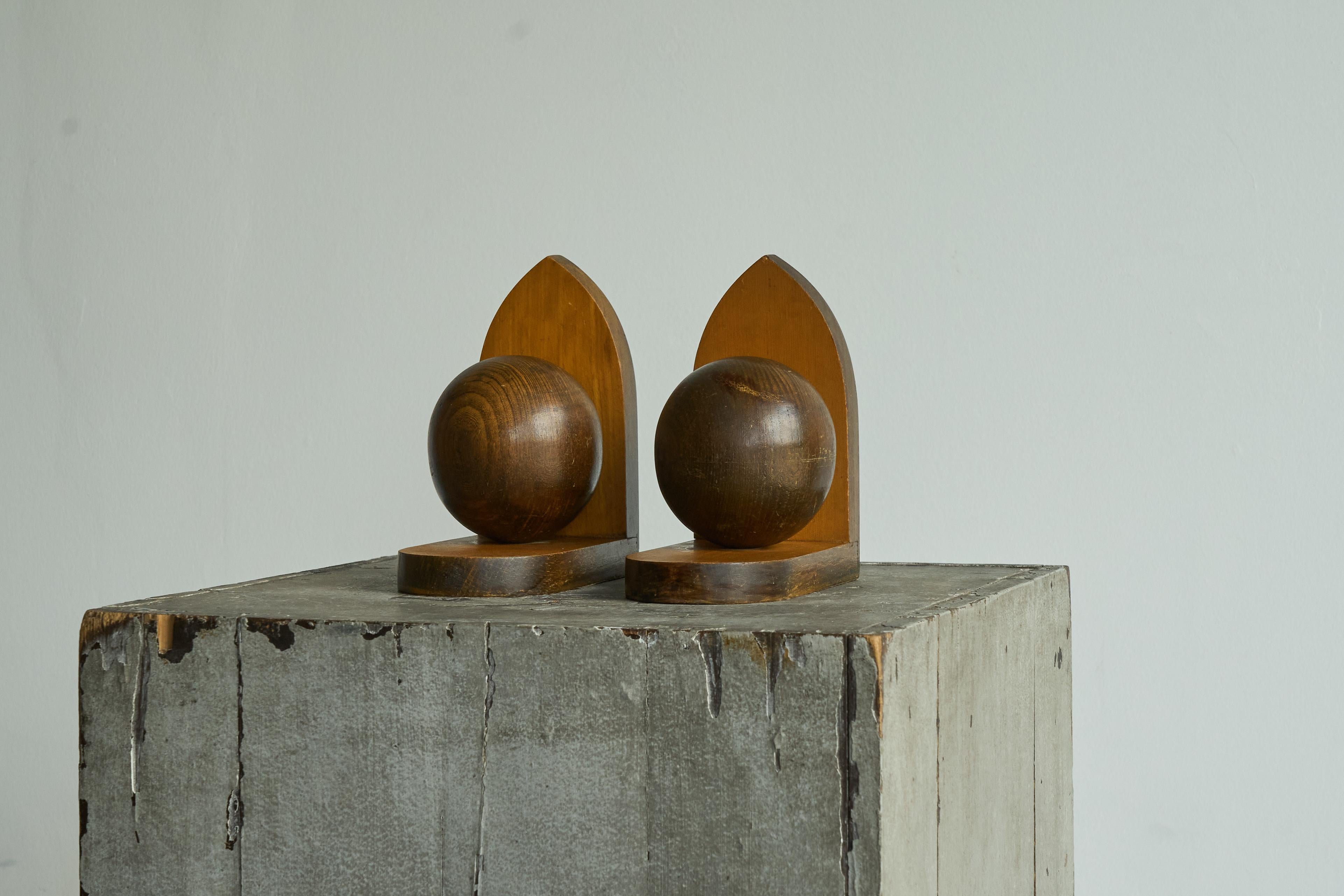 Art Deco Bookends in Wood 1930s im Zustand „Gut“ im Angebot in Meer, VAN