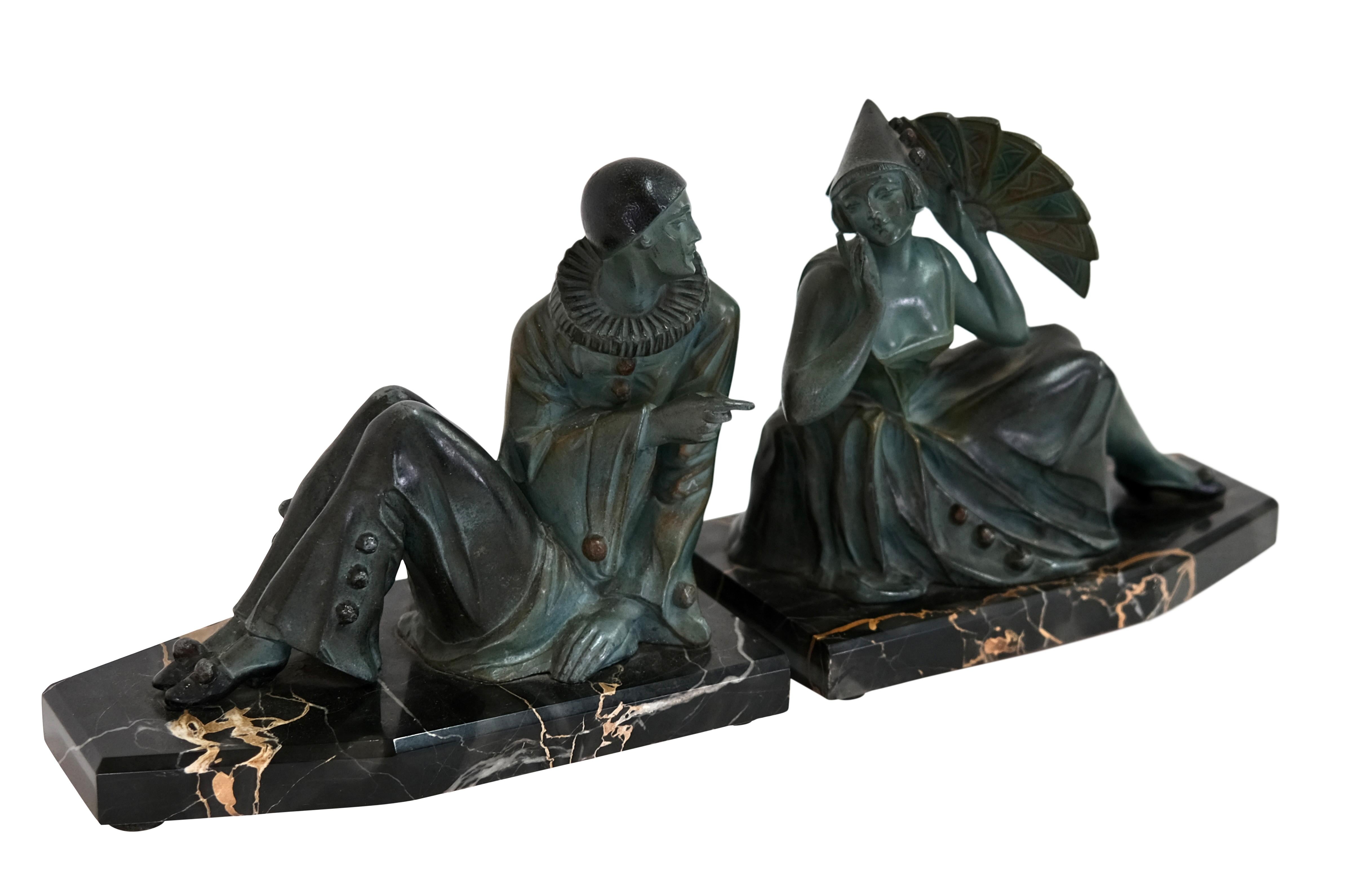 Bookends
Pierrot and lady with fan
White bronze with original patina on a base of Portor marble

Original Art Deco, France 1930s

Dimensions:
Width: 22 cm
Height: 19 cm
Depth: 12 cm.